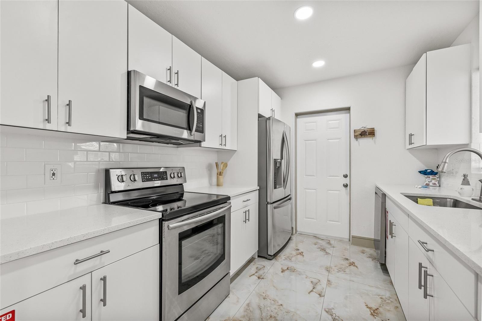 Image 29 of 41 For 1232 Pineview Avenue