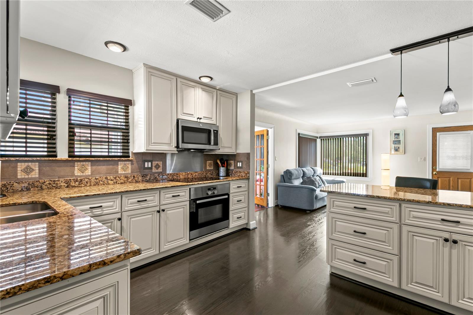 Image 11 of 42 For 201 39th Street S