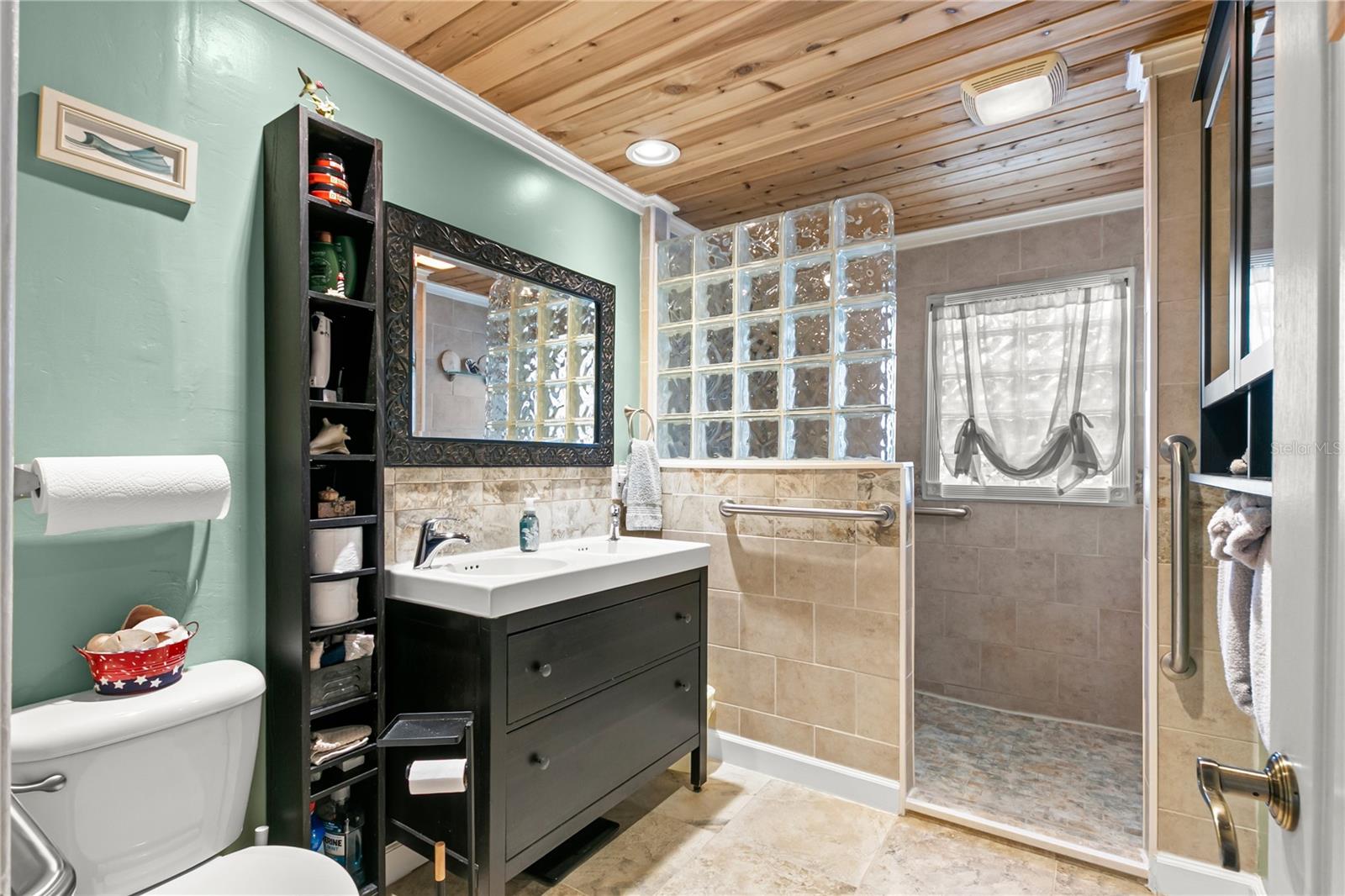 Image 29 of 42 For 201 39th Street S