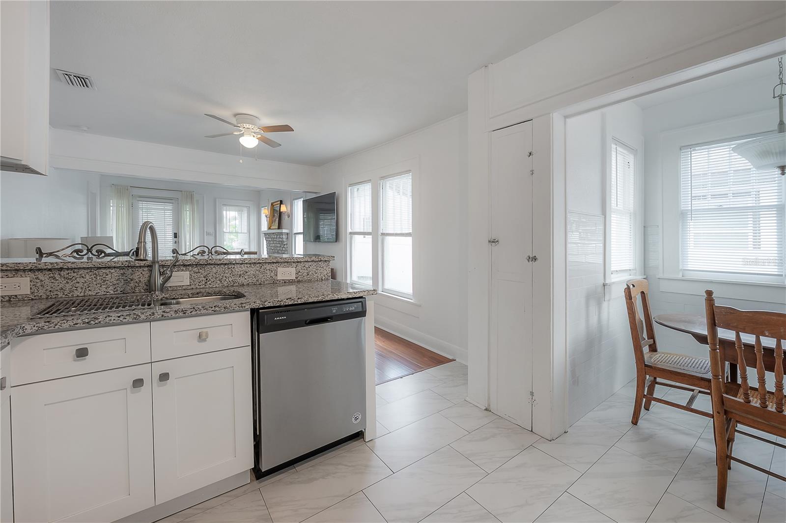 Image 11 of 27 For 207 Hiawatha Street