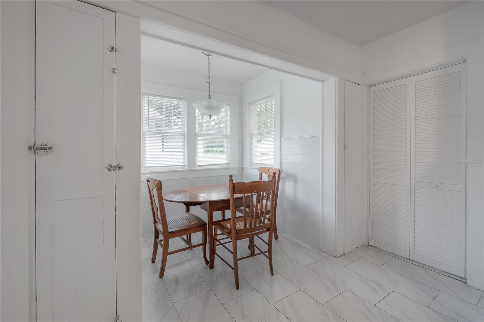 Image 12 of 27 For 207 Hiawatha Street