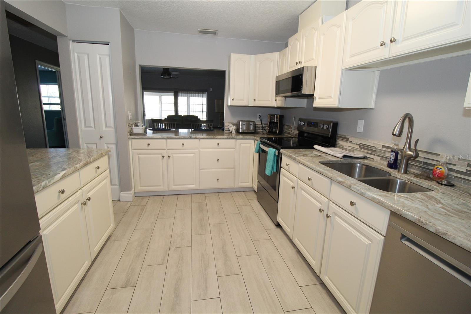 Image 15 of 51 For 321 Club Manor Drive