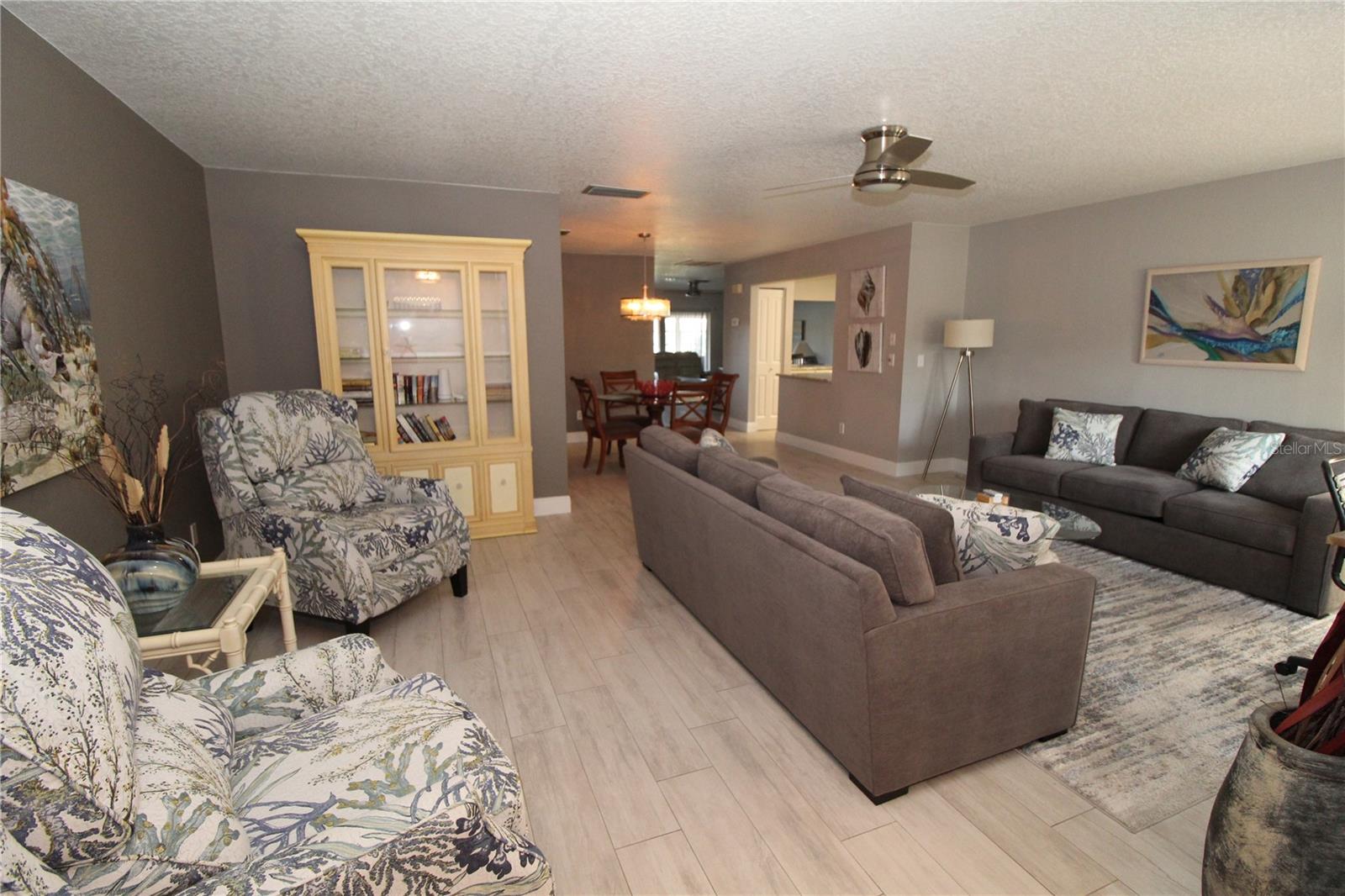 Image 4 of 51 For 321 Club Manor Drive