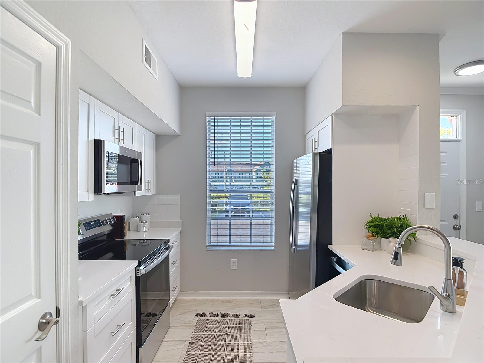 Image 15 of 31 For 9842 Lake Chase Island Way Na