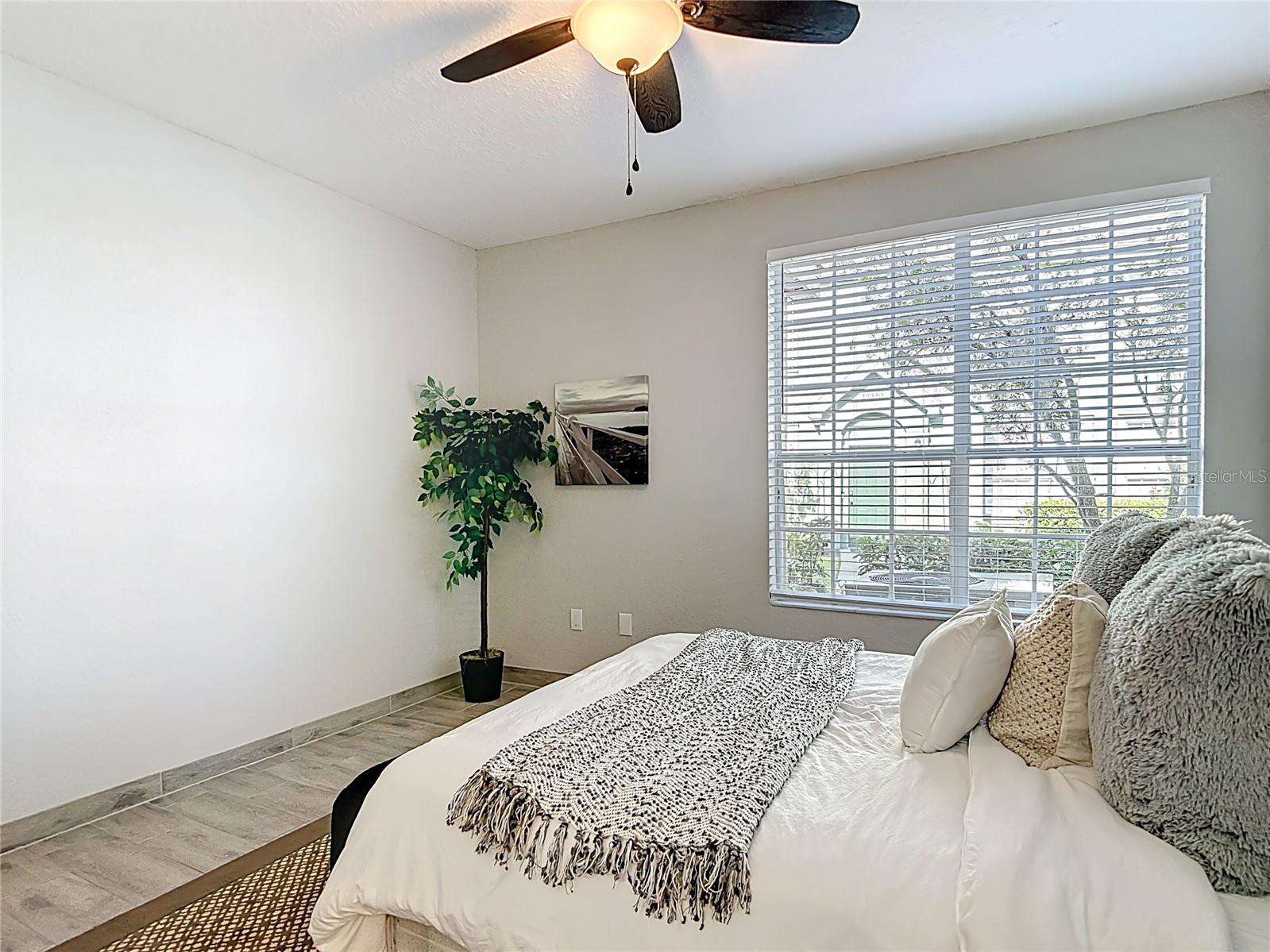 Image 21 of 31 For 9842 Lake Chase Island Way Na