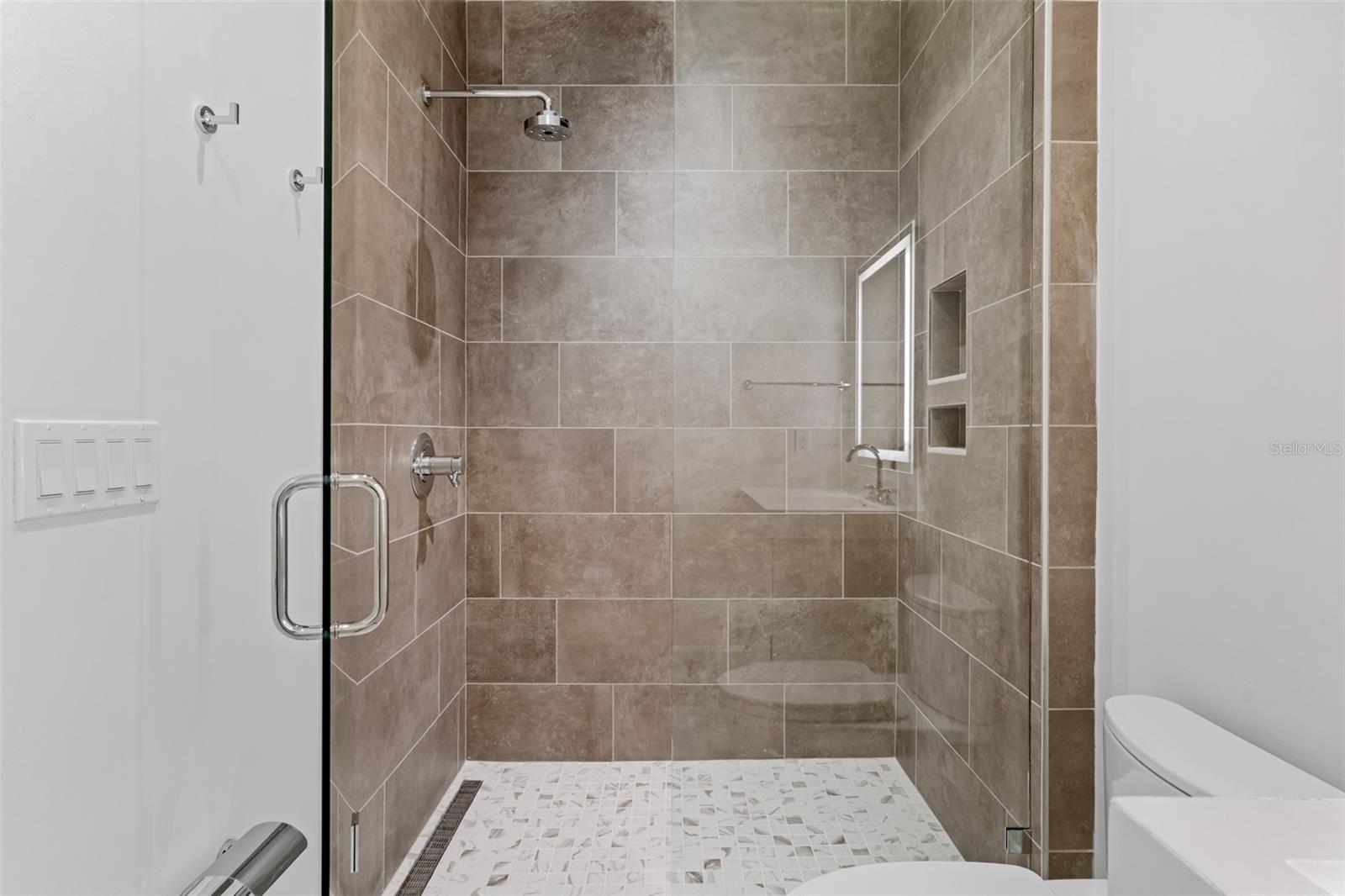 Image 51 of 68 For 126 4th Avenue Ne 602