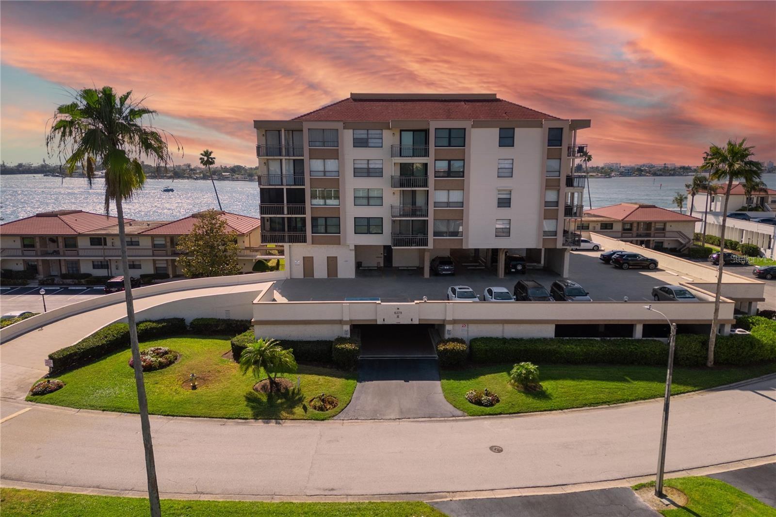 Image 29 of 34 For 6279 Sun Boulevard 602