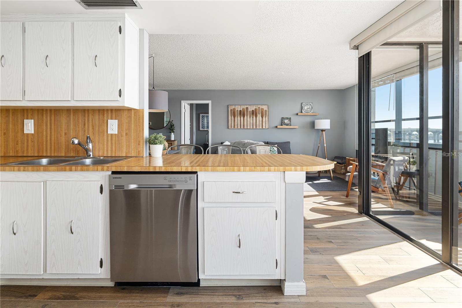 Image 8 of 34 For 6279 Sun Boulevard 602