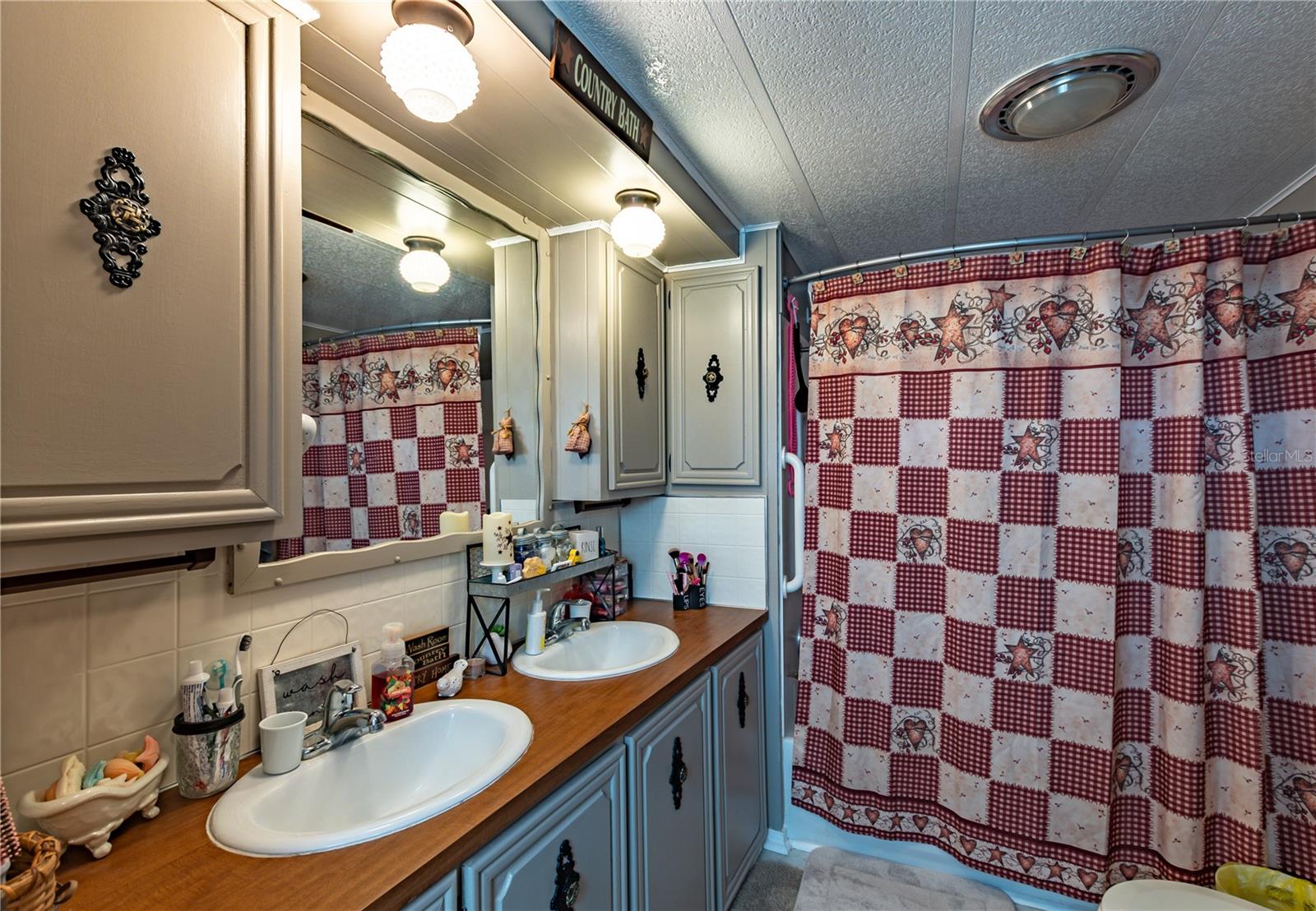 Image 21 of 33 For 6132 Harriet Street