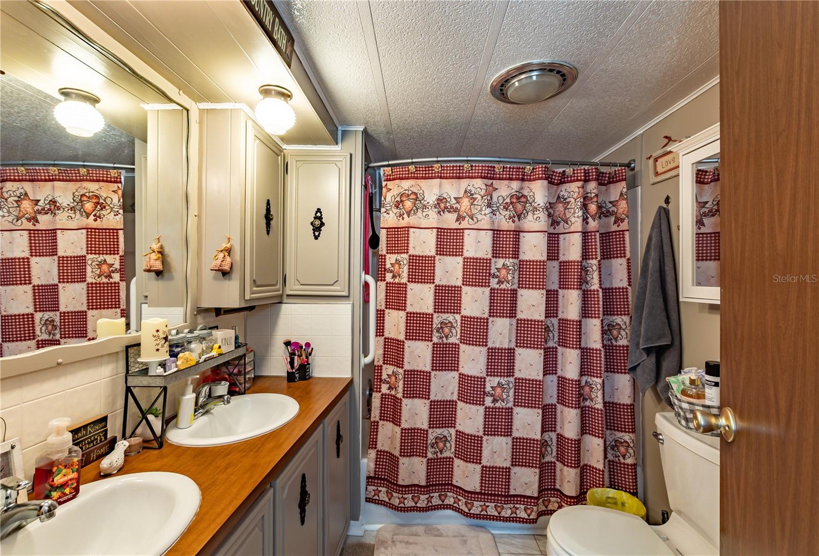 Image 22 of 33 For 6132 Harriet Street