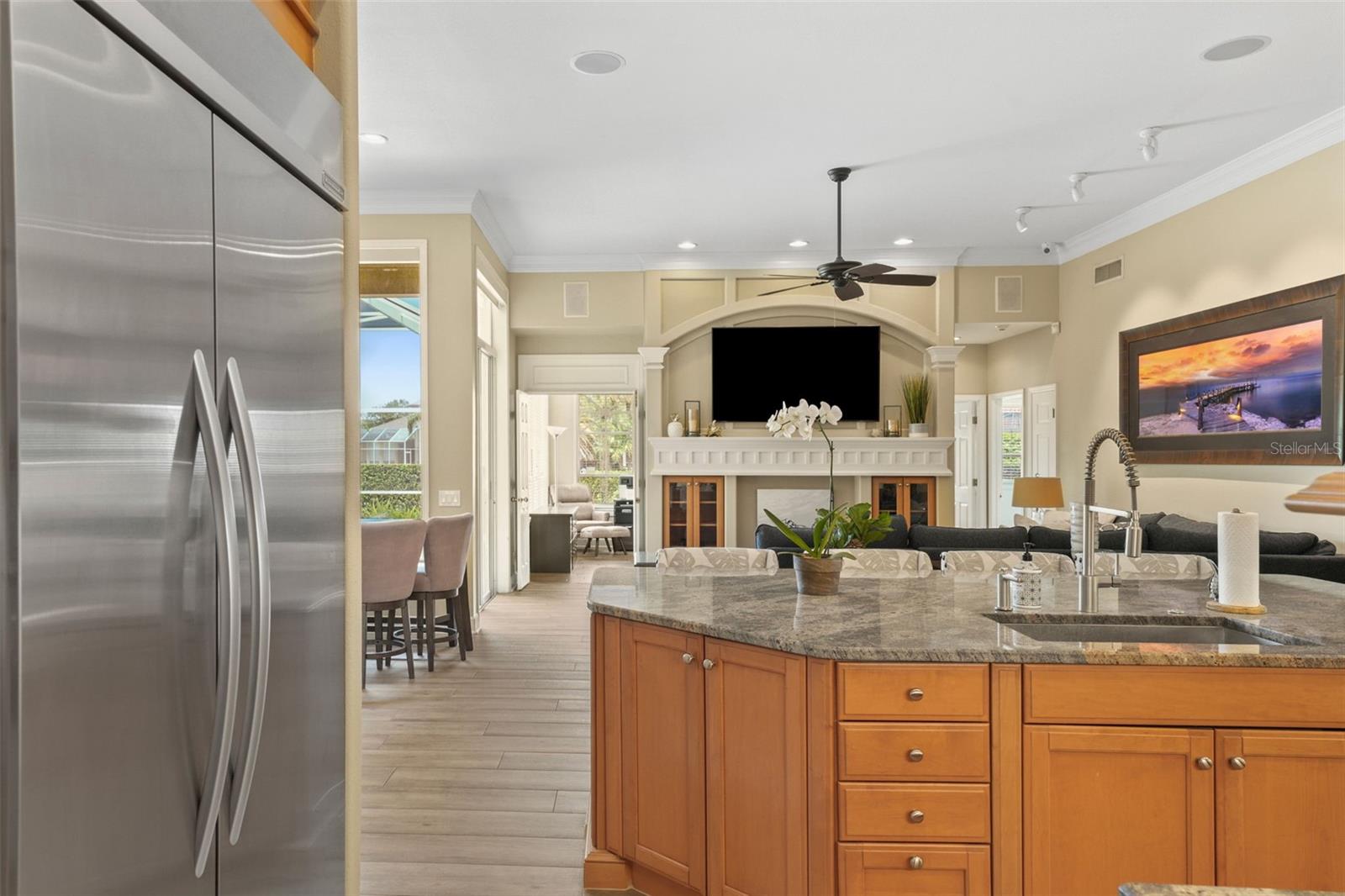 Listing photo id 11 for 3959 Mimosa Place