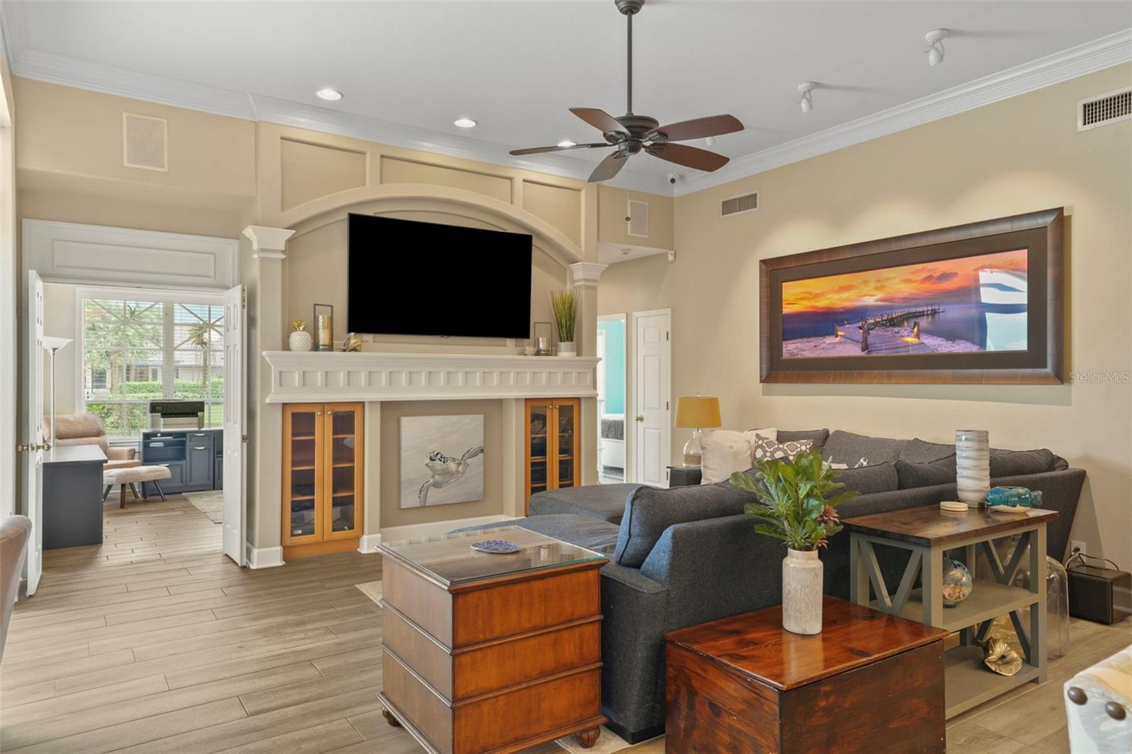 Listing photo id 12 for 3959 Mimosa Place