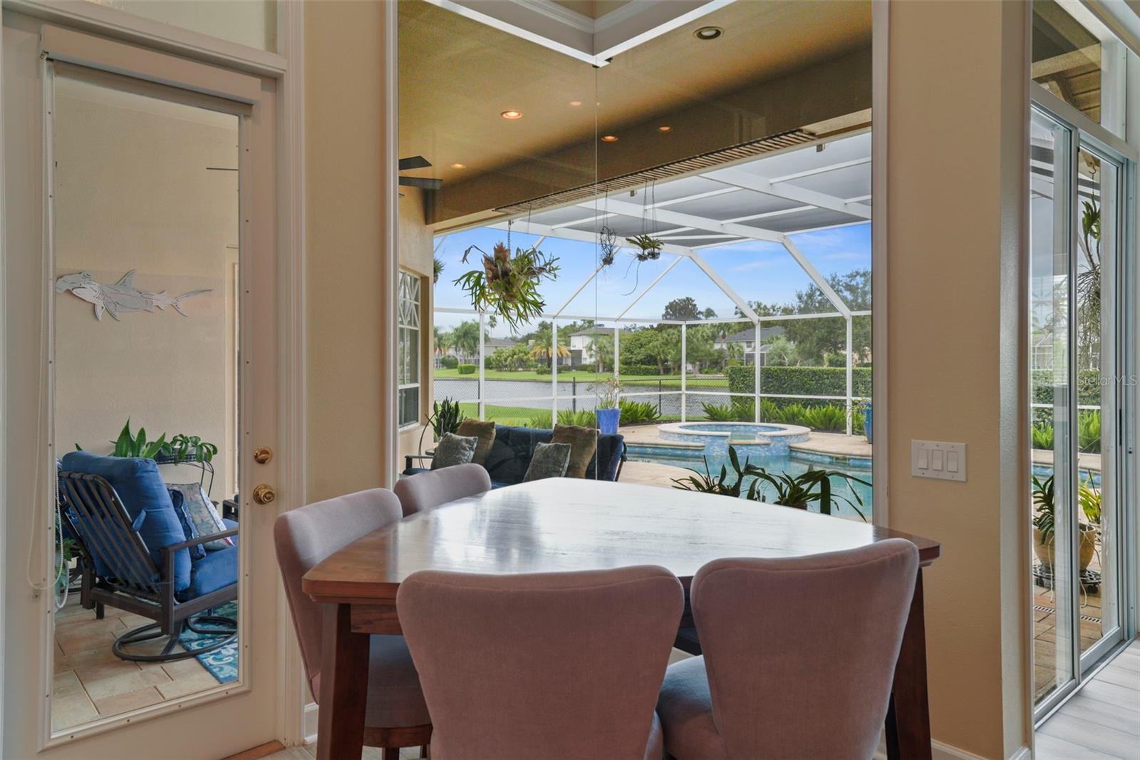 Listing photo id 14 for 3959 Mimosa Place
