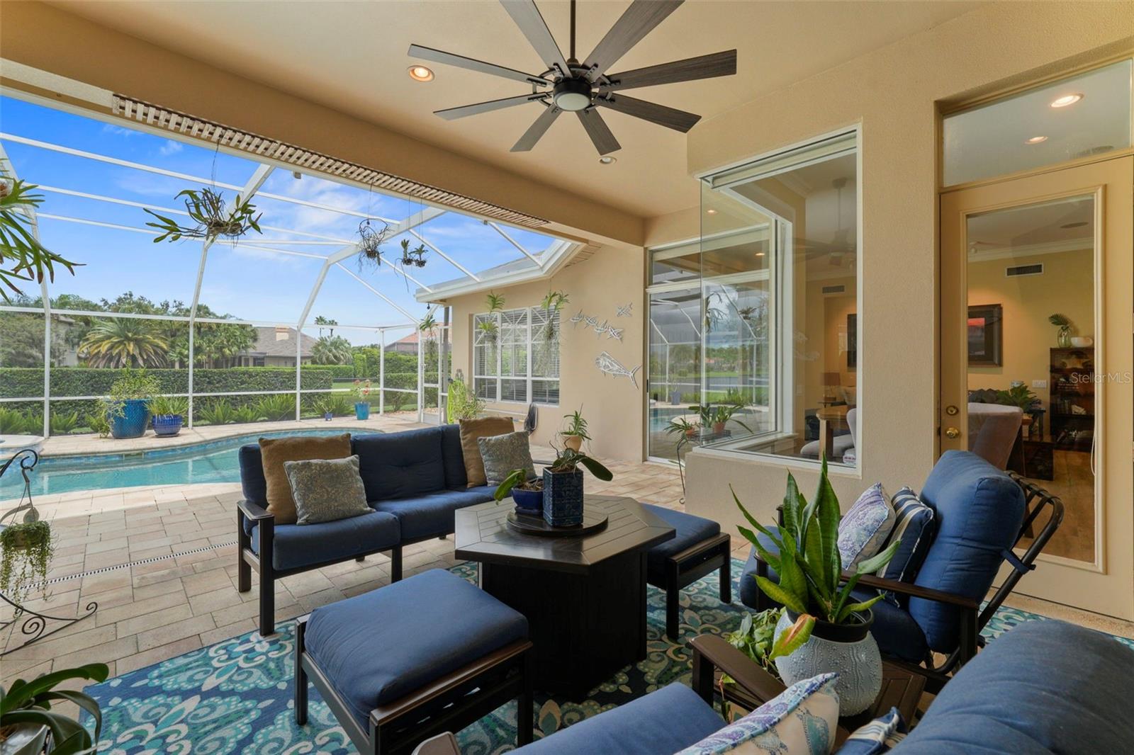 Listing photo id 15 for 3959 Mimosa Place