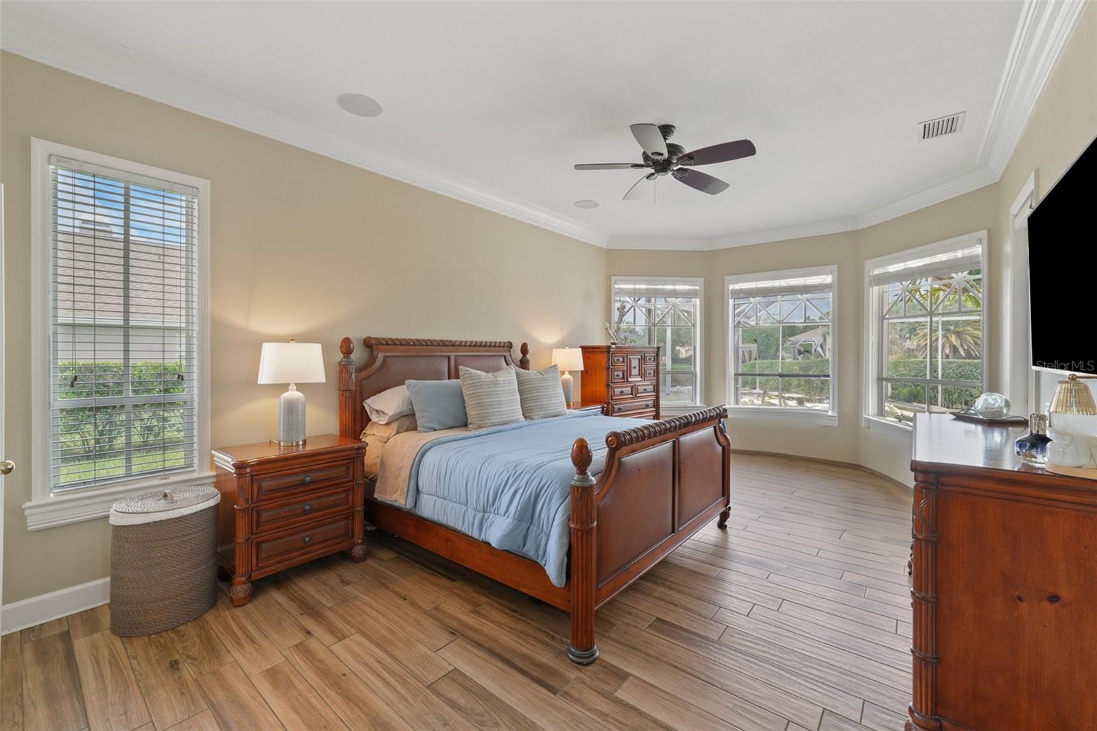 Listing photo id 16 for 3959 Mimosa Place