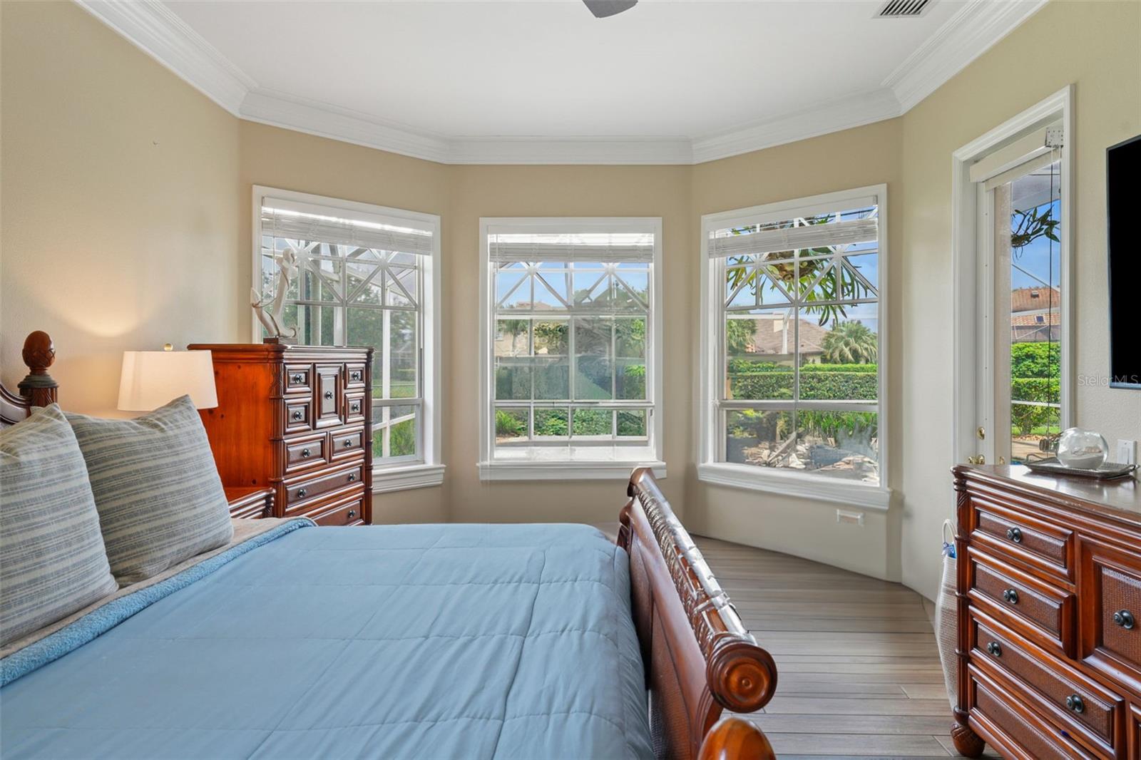 Listing photo id 17 for 3959 Mimosa Place
