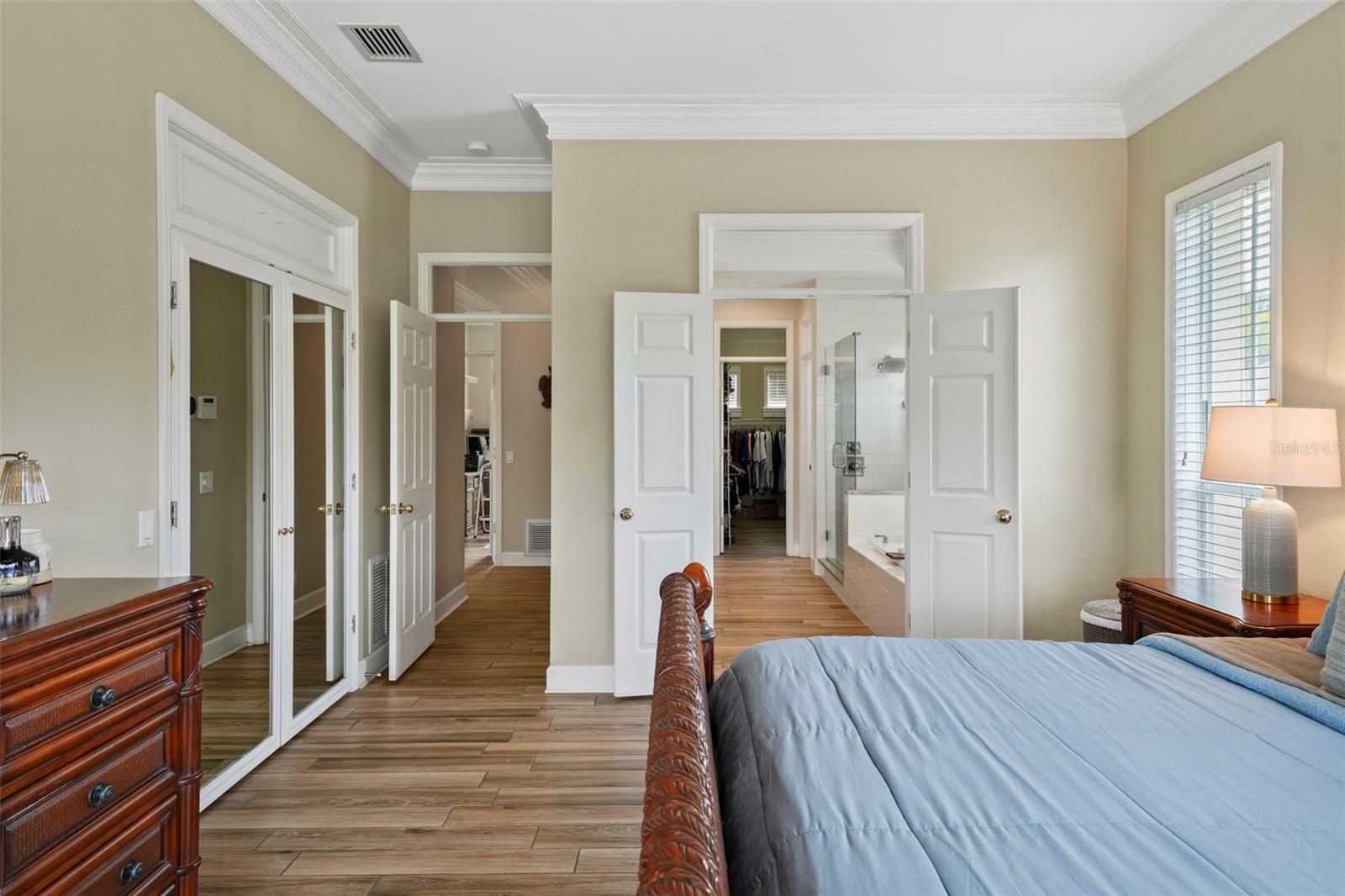Listing photo id 18 for 3959 Mimosa Place