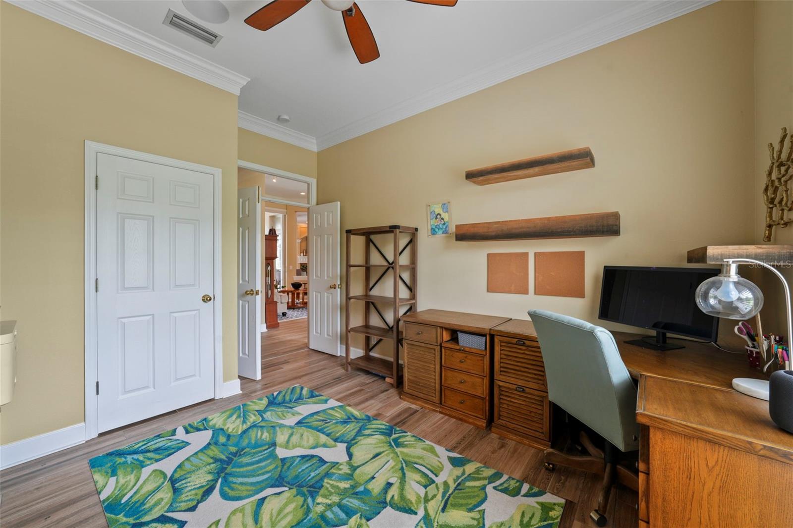 Listing photo id 26 for 3959 Mimosa Place