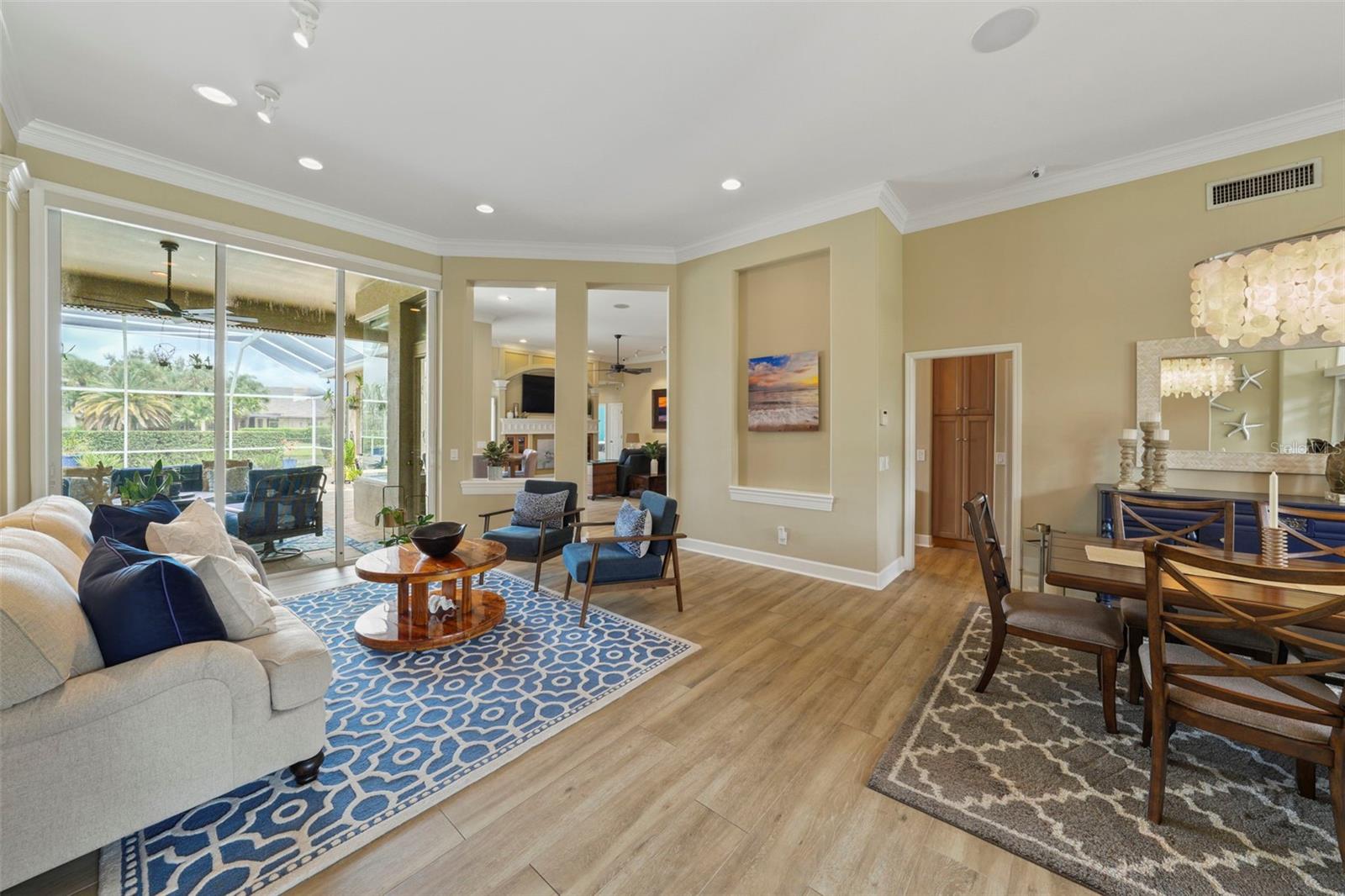 Listing photo id 1 for 3959 Mimosa Place