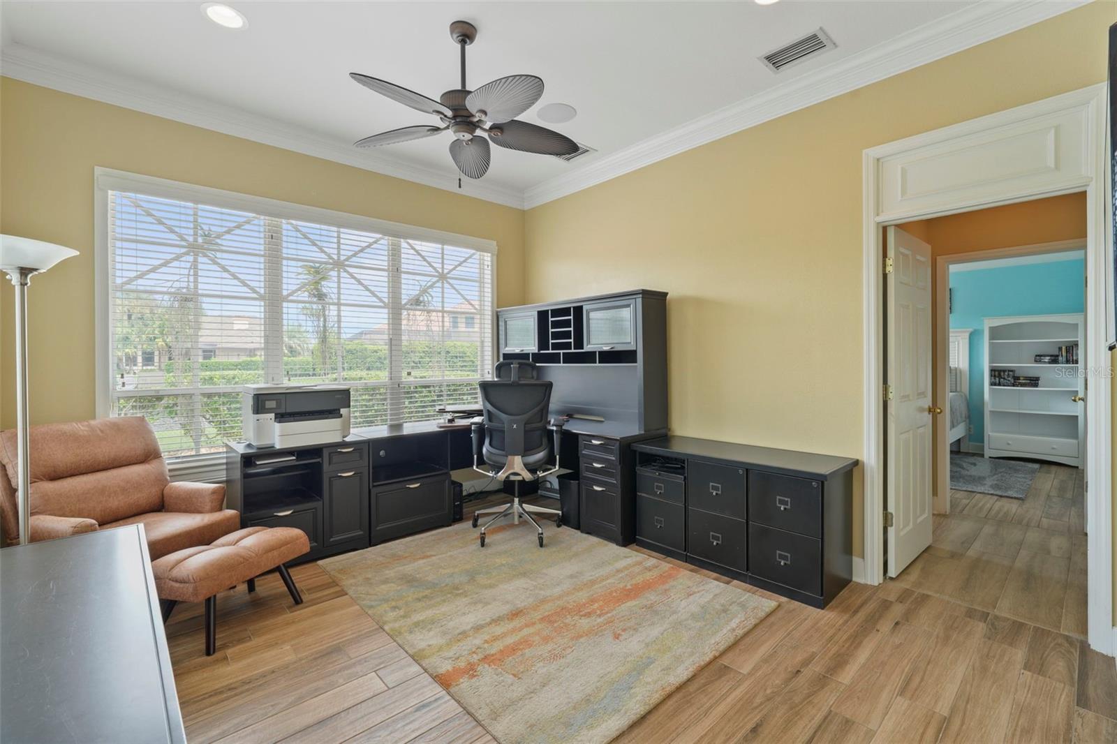 Listing photo id 35 for 3959 Mimosa Place