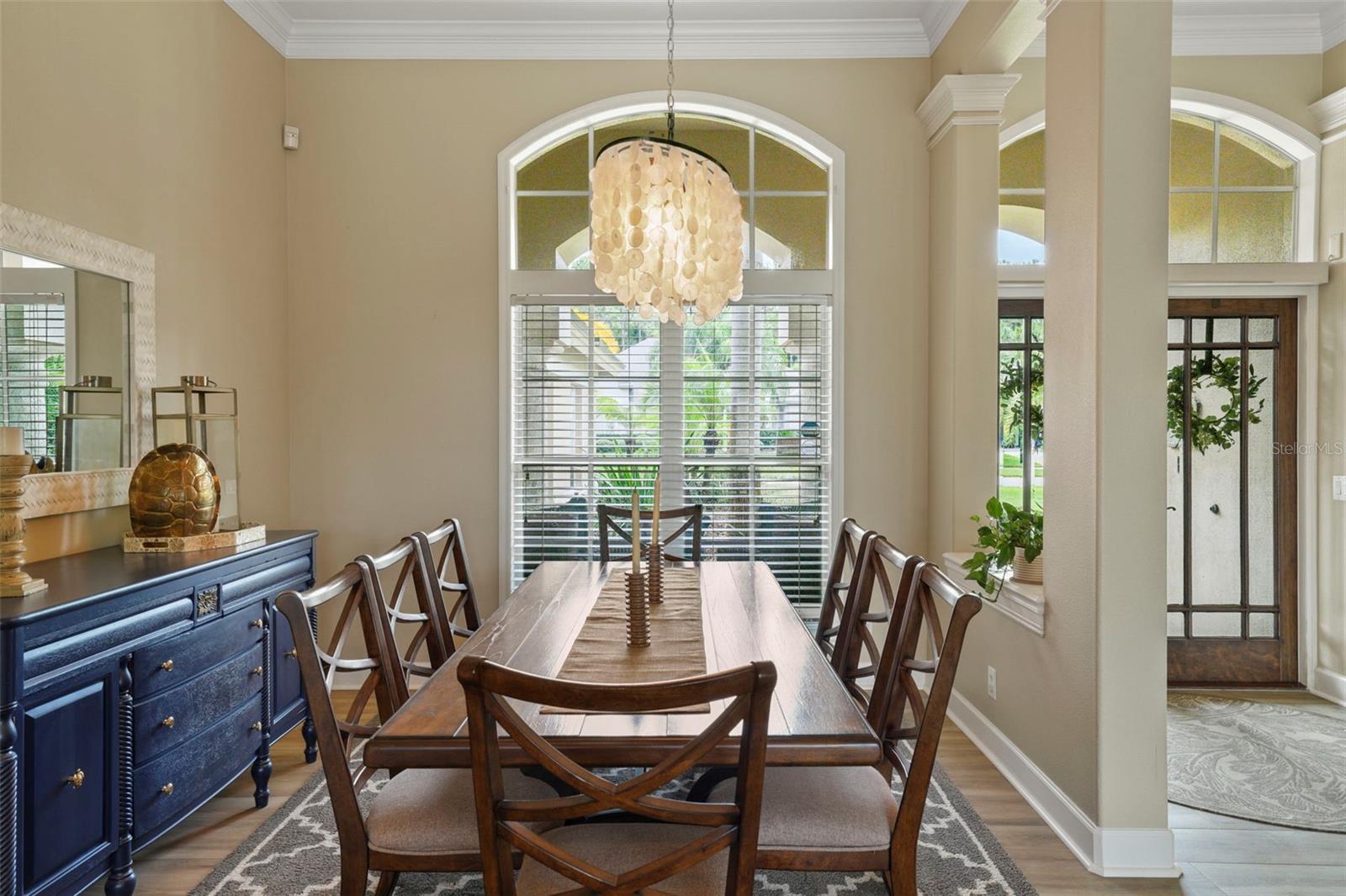 Listing photo id 5 for 3959 Mimosa Place