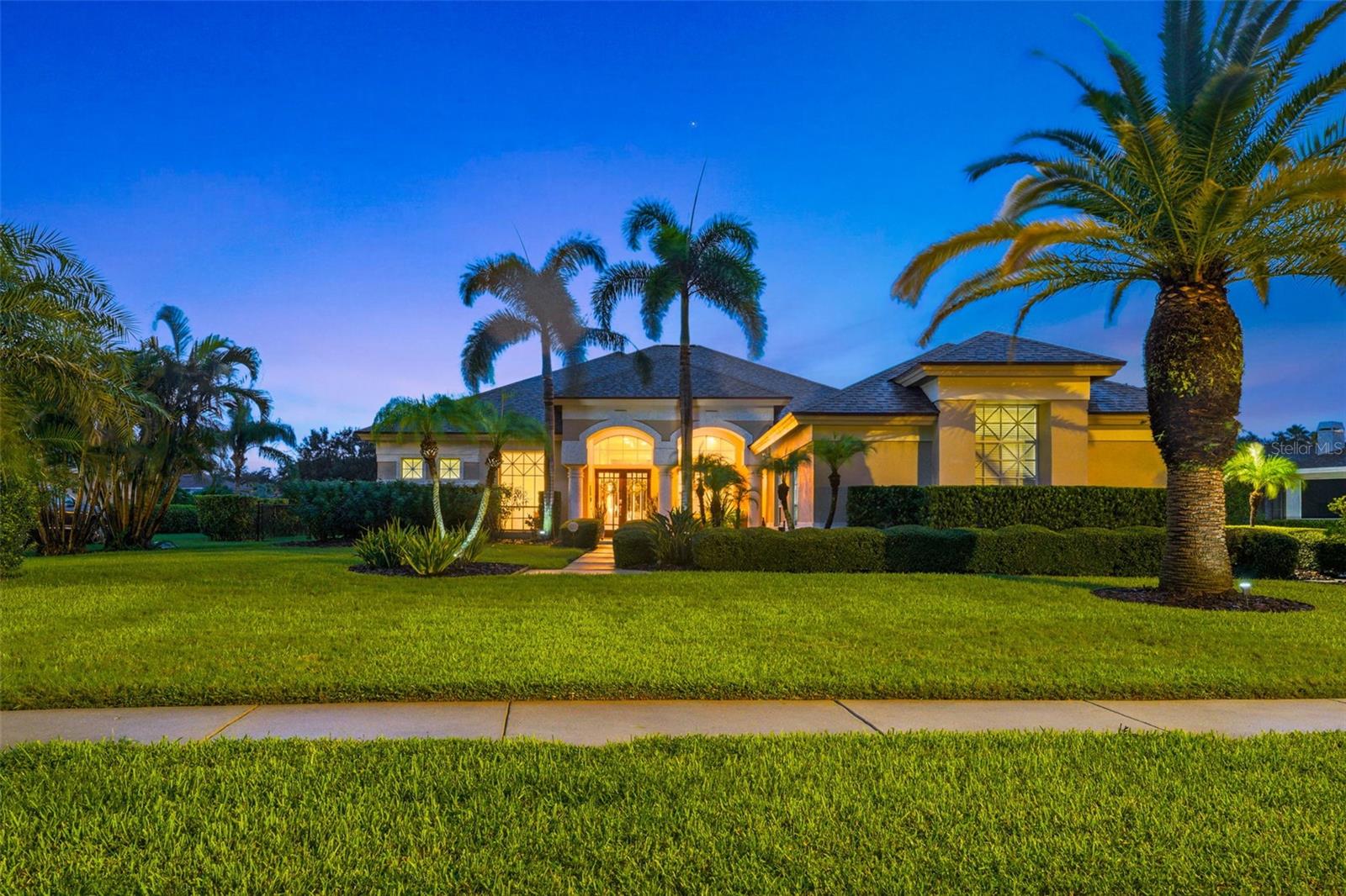 Listing photo id 72 for 3959 Mimosa Place