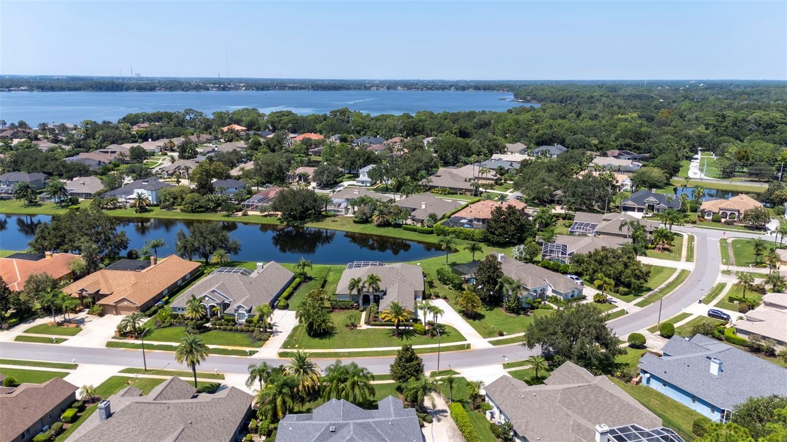 Listing photo id 76 for 3959 Mimosa Place