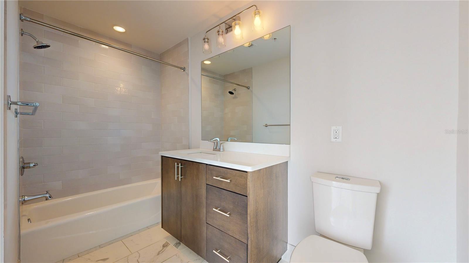 Image 31 of 59 For 176 4th Avenue Ne 1201