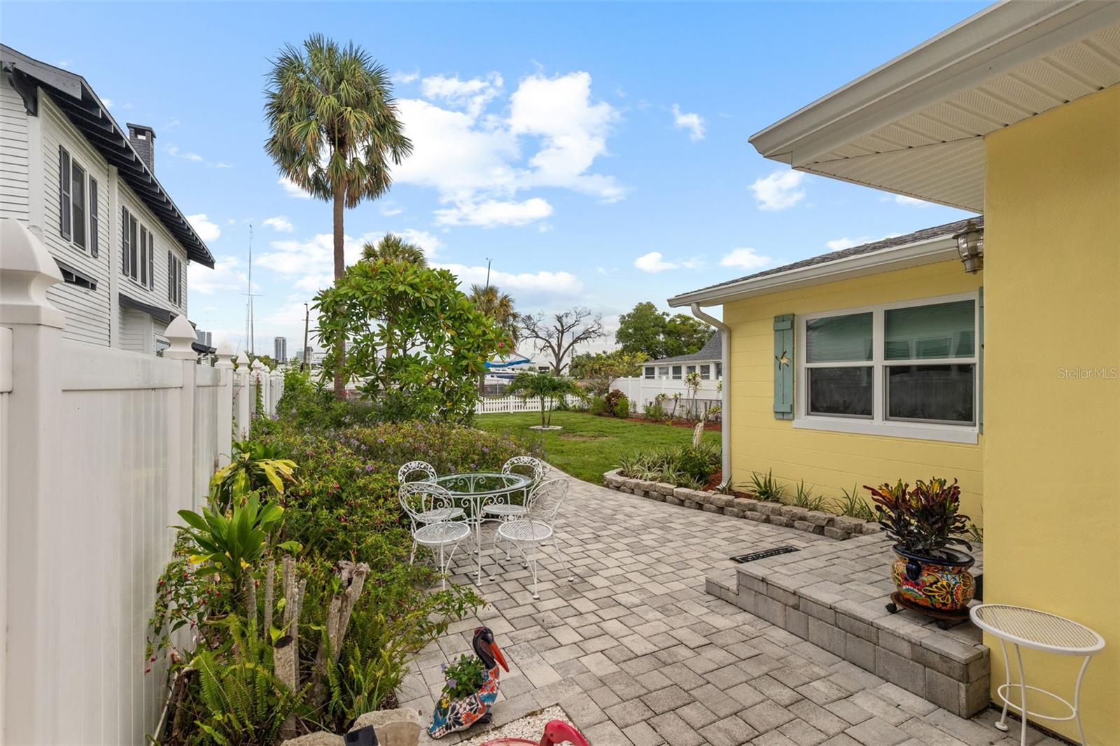 Image 10 of 52 For 222 17th Avenue S