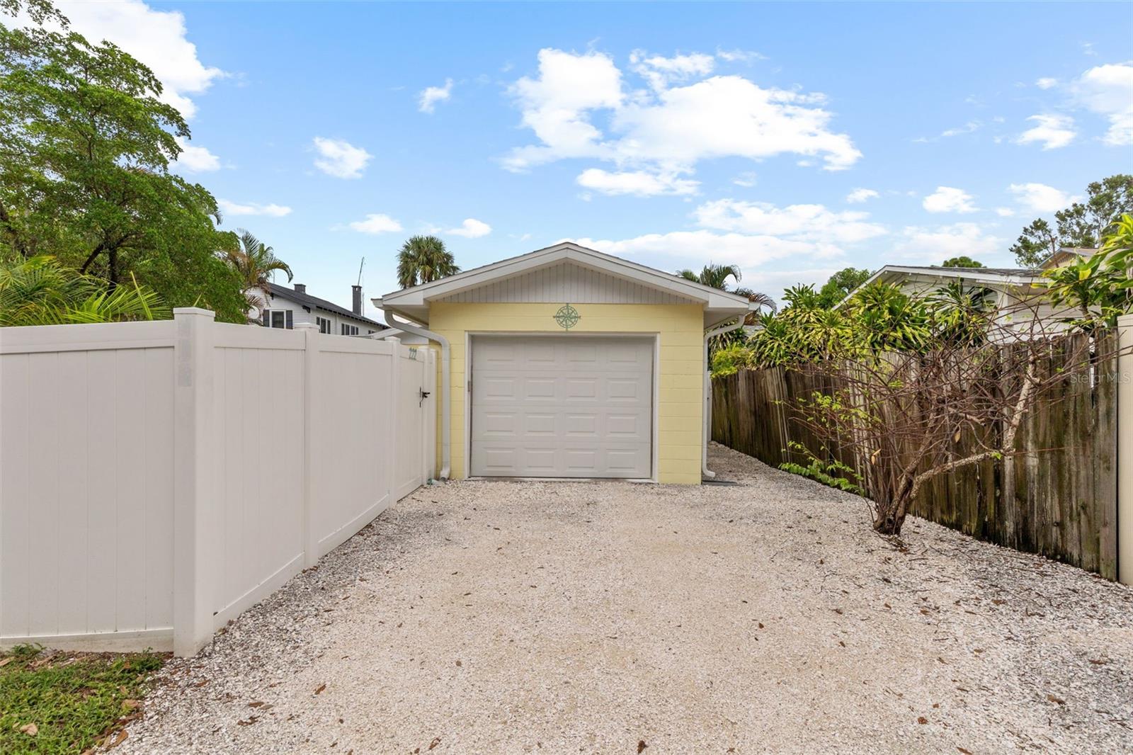 Image 11 of 52 For 222 17th Avenue S