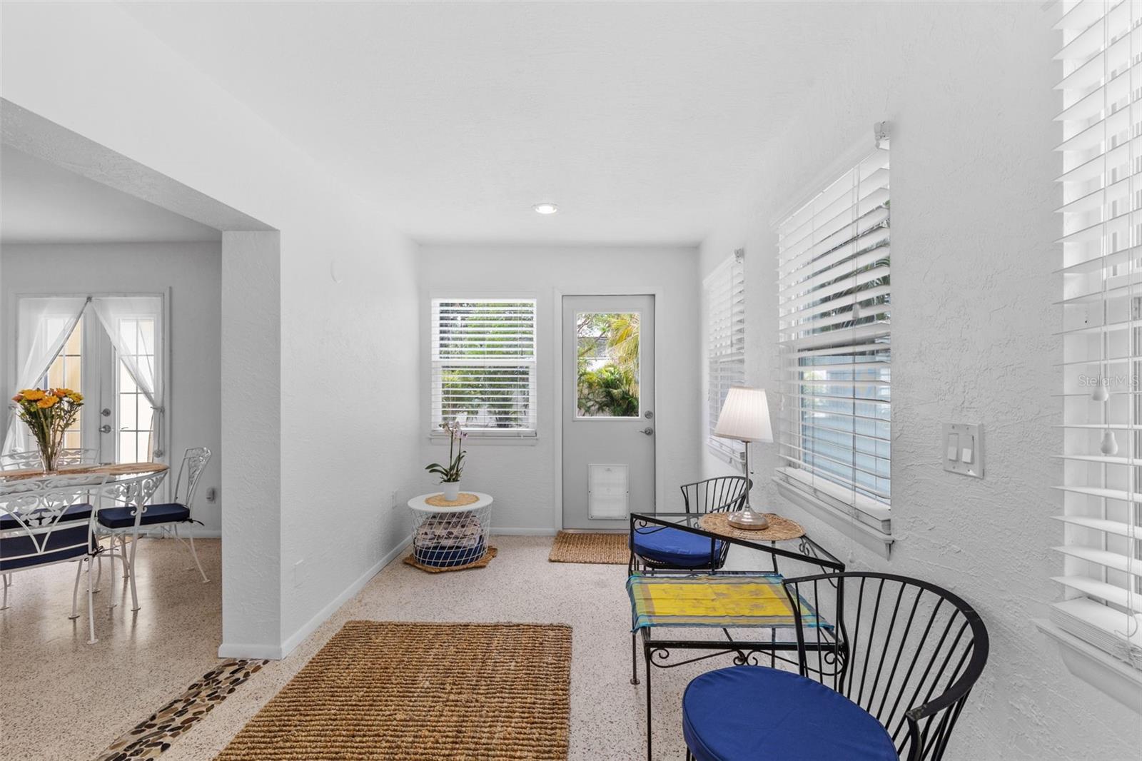 Image 13 of 52 For 222 17th Avenue S