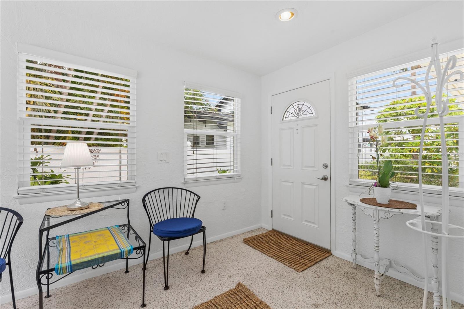 Image 15 of 52 For 222 17th Avenue S