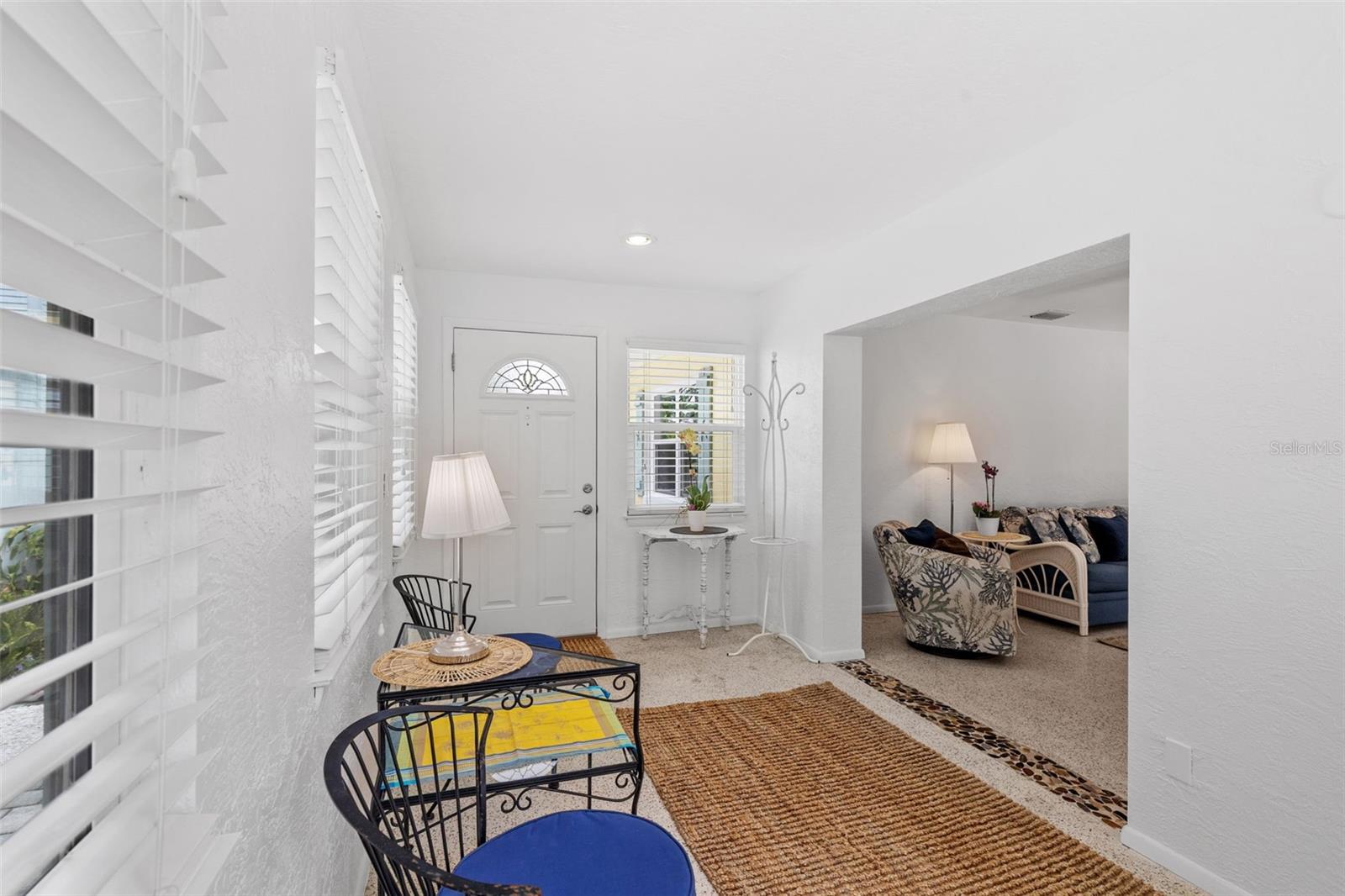 Image 17 of 52 For 222 17th Avenue S