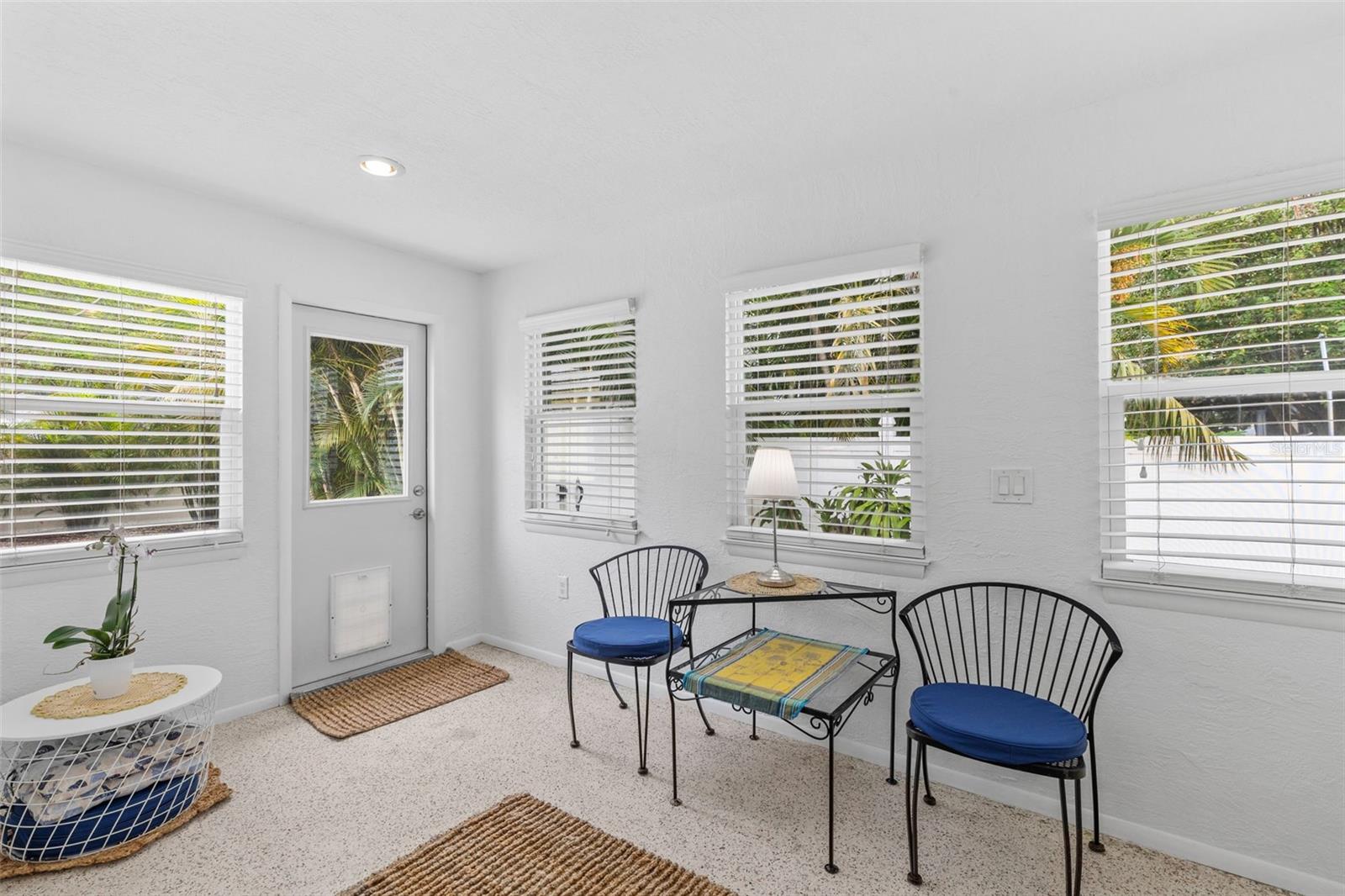 Image 18 of 52 For 222 17th Avenue S