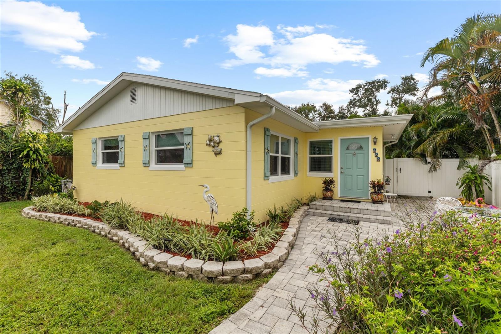 Image 3 of 52 For 222 17th Avenue S