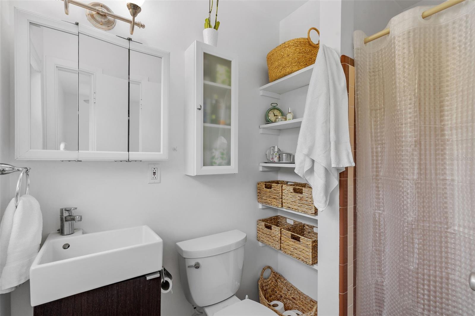 Image 34 of 52 For 222 17th Avenue S
