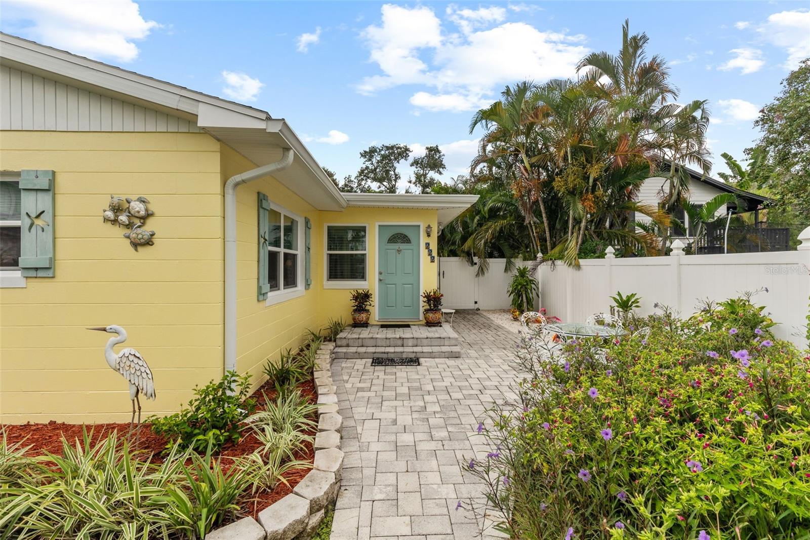 Image 6 of 52 For 222 17th Avenue S