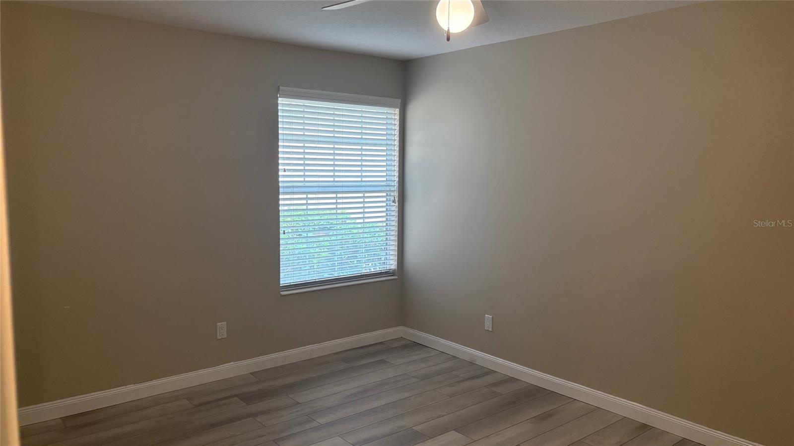 Image 15 of 28 For 11887 Delfina Ln