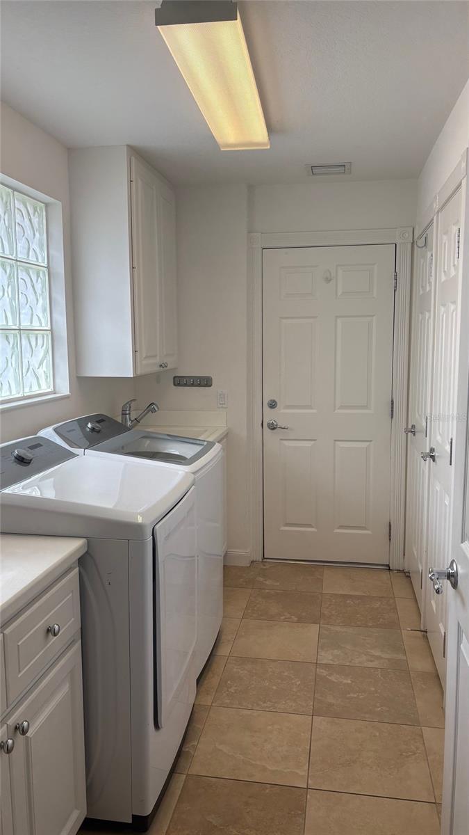 Image 19 of 28 For 11887 Delfina Ln