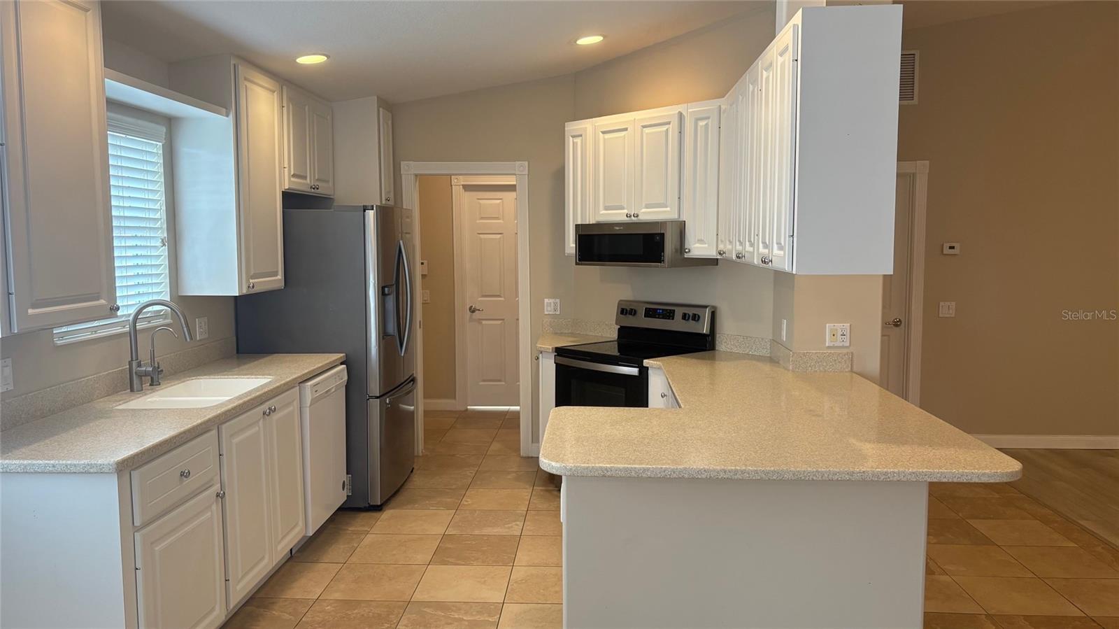 Image 4 of 28 For 11887 Delfina Ln