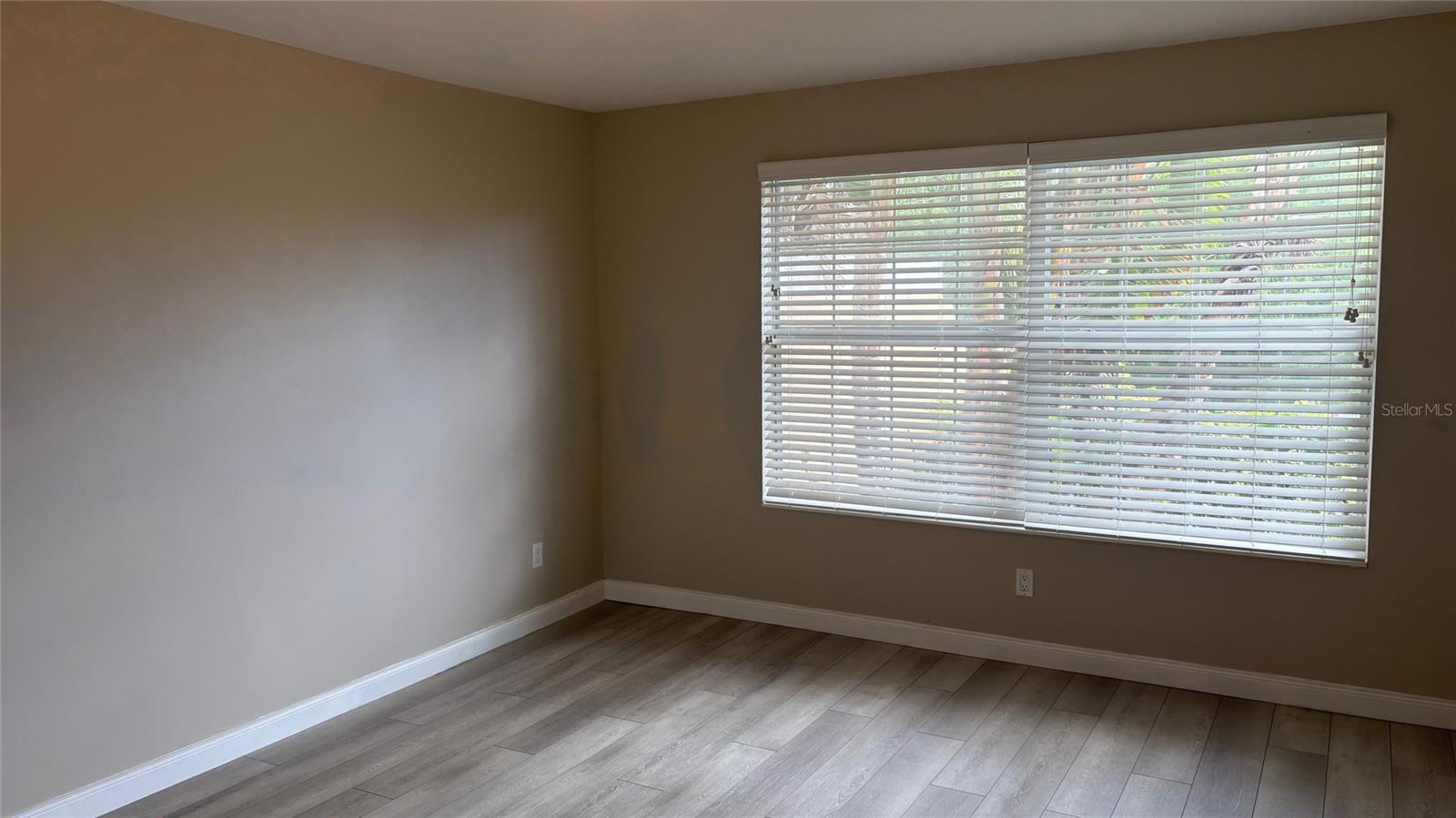 Image 9 of 28 For 11887 Delfina Ln