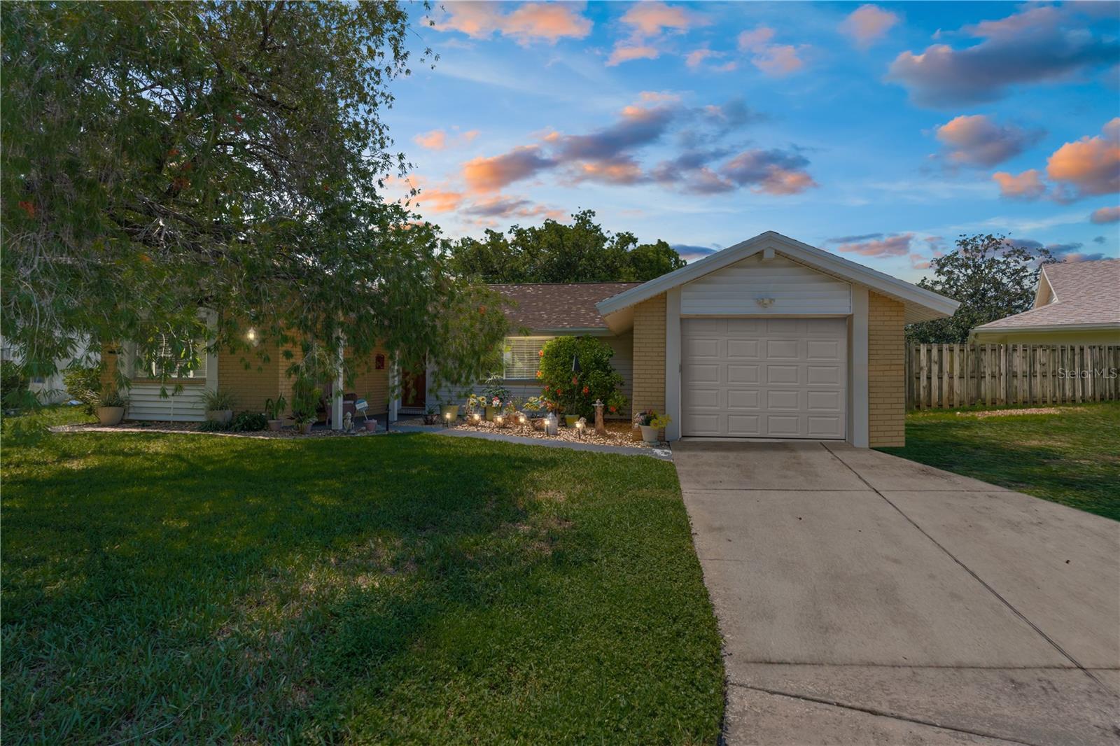 Image 2 of 25 For 12203 Buttonwood Row