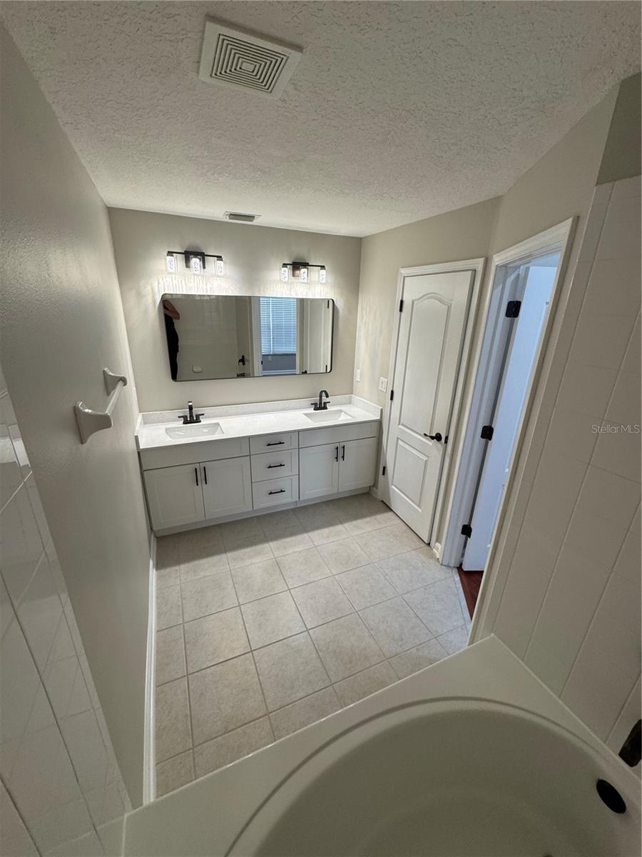 Image 18 of 36 For 4814 Pond Ridge Drive