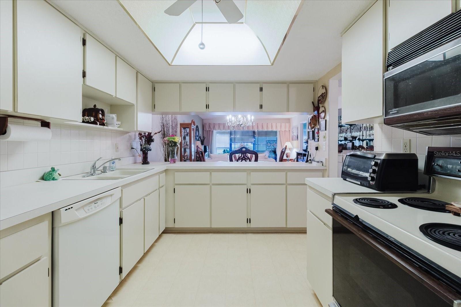 Image 26 of 76 For 7614 Radcliffe Circle 110b