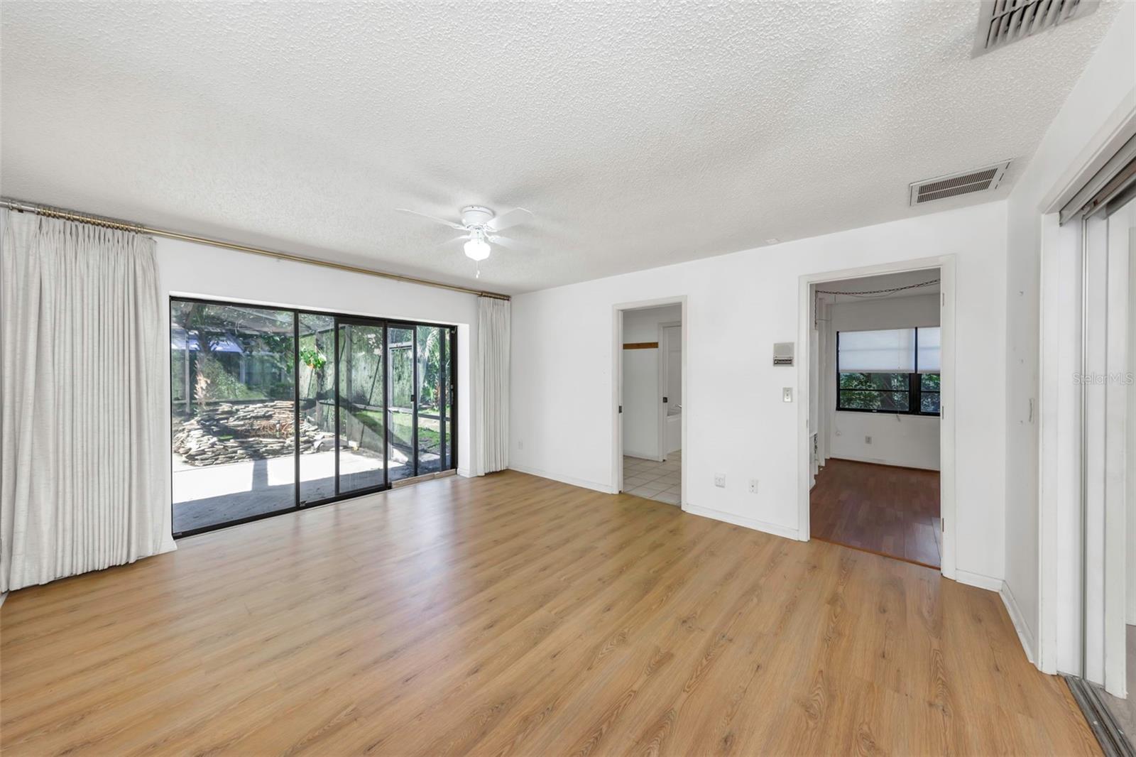 Image 23 of 37 For 2894 Rollingwood Court
