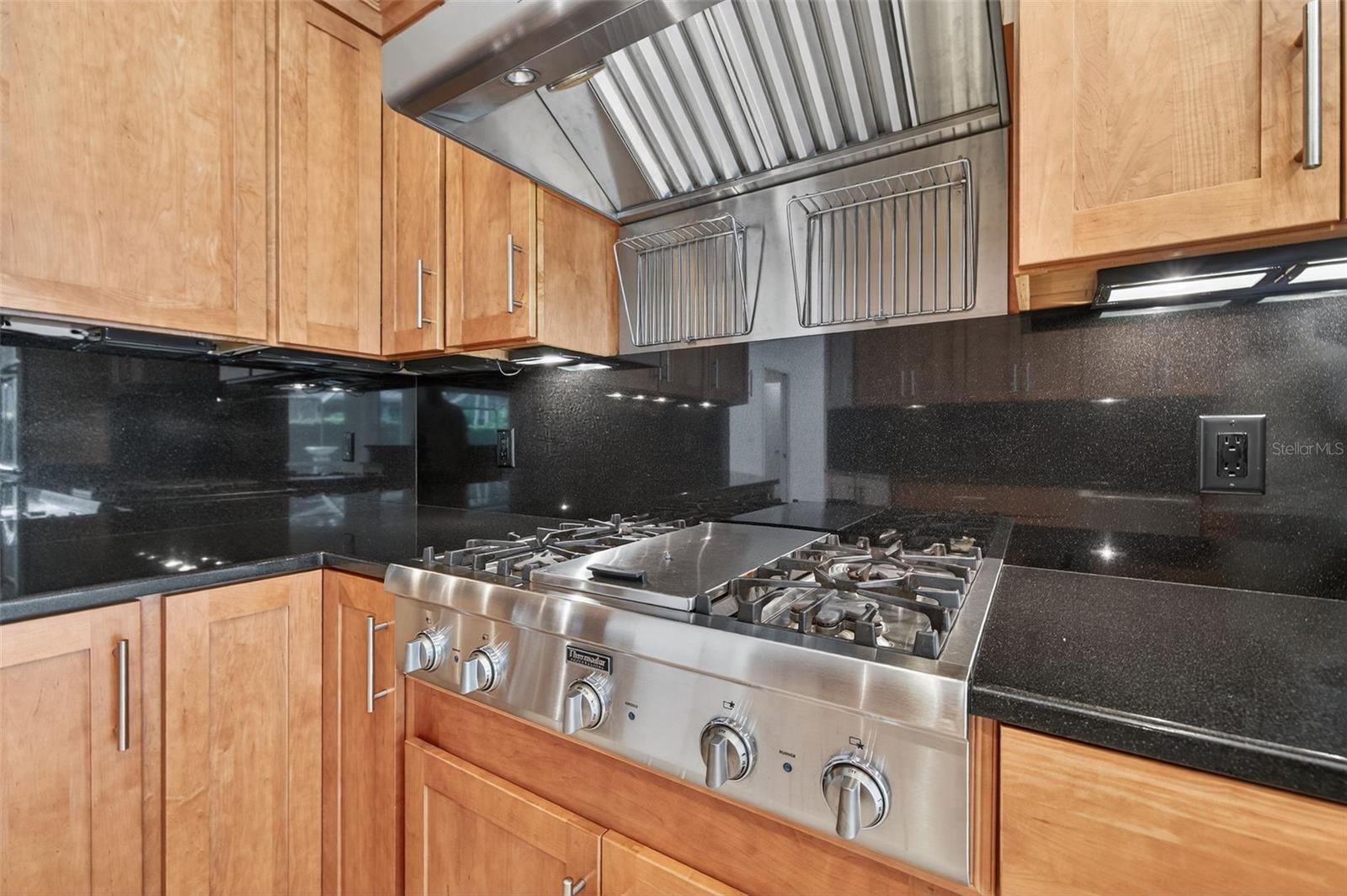 Image 13 of 53 For 4404 Azeele Street