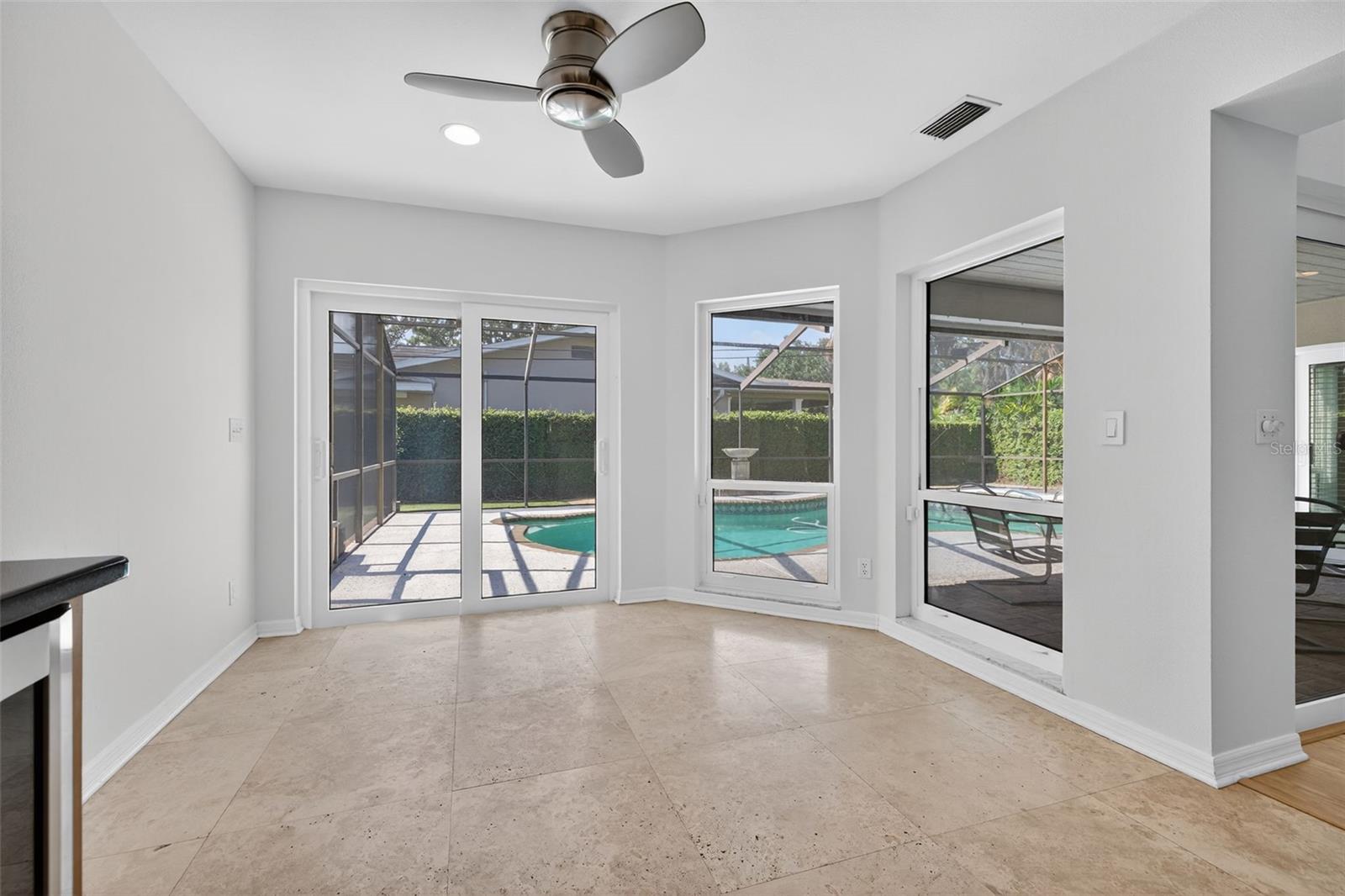 Image 17 of 53 For 4404 Azeele Street