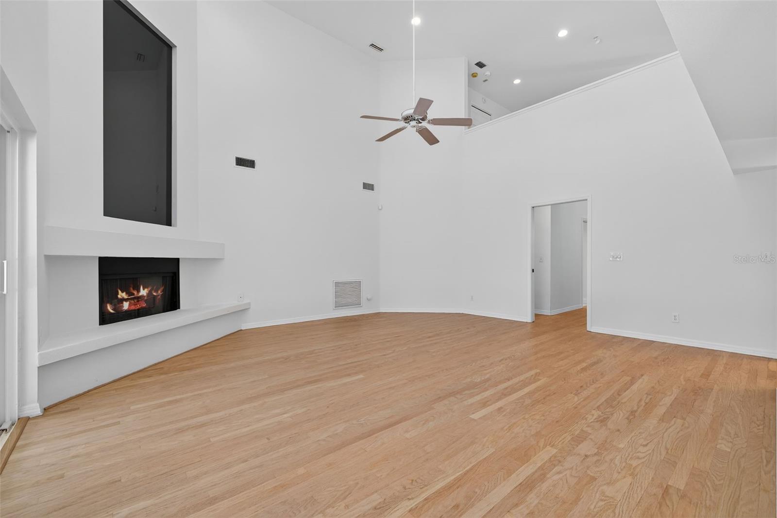 Image 22 of 53 For 4404 Azeele Street