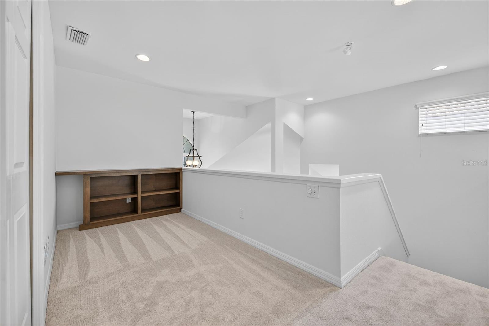 Image 32 of 53 For 4404 Azeele Street