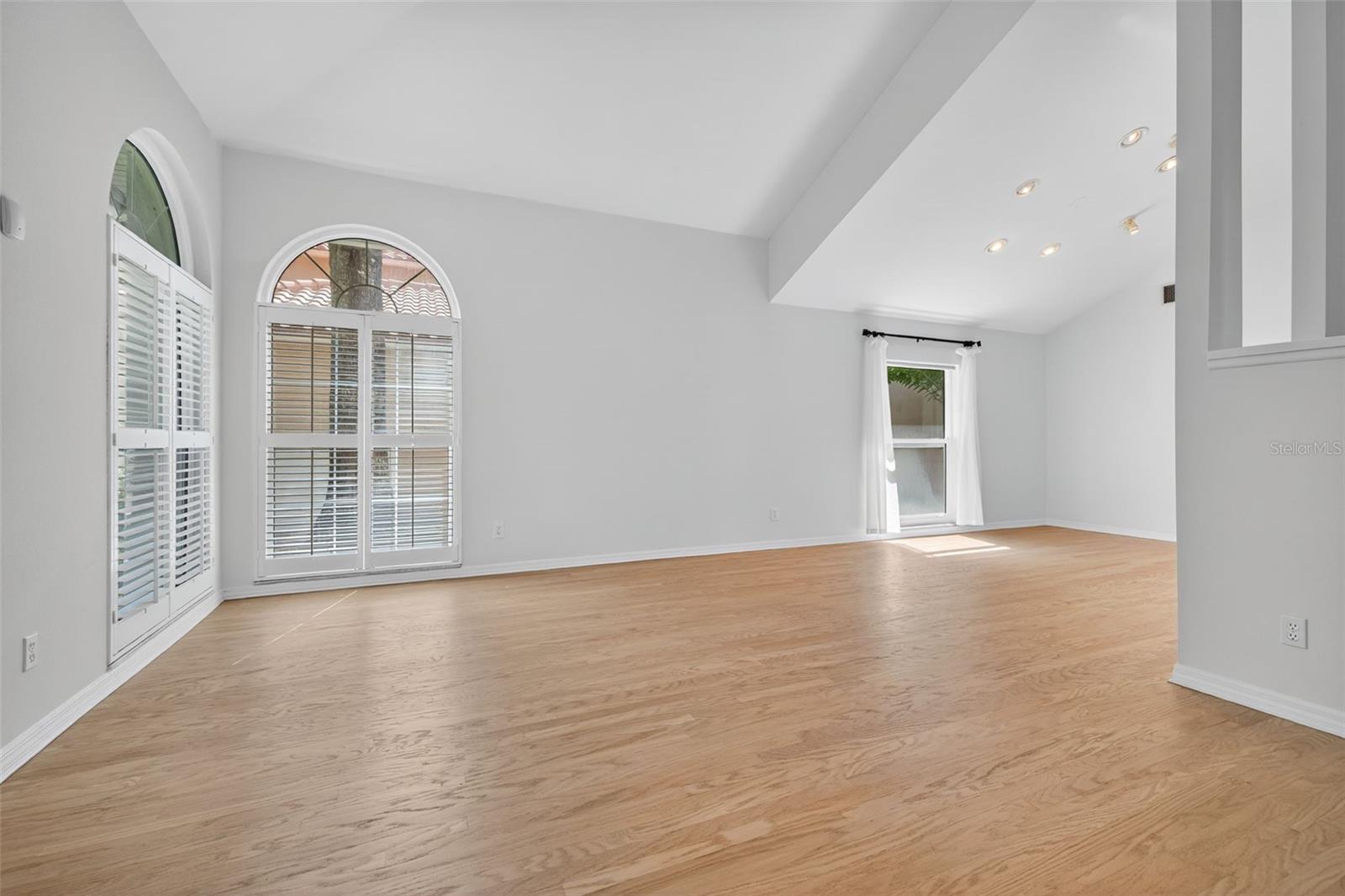 Image 4 of 53 For 4404 Azeele Street
